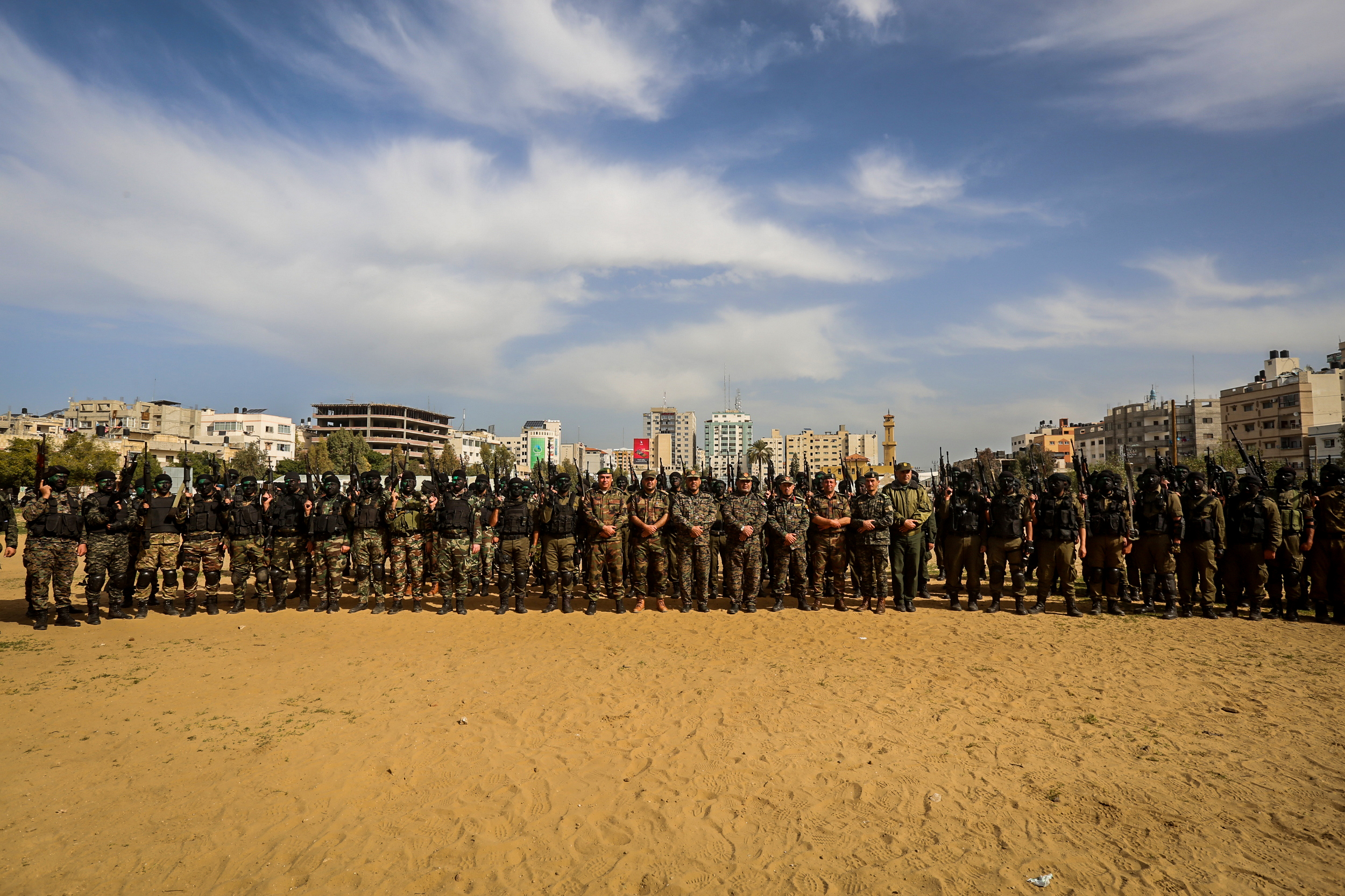 مسير عسكري لدورات قادة السرايا 5، وتأهيل الضباط 15، وصف ضباط 16 بقوات الأمن الوطني