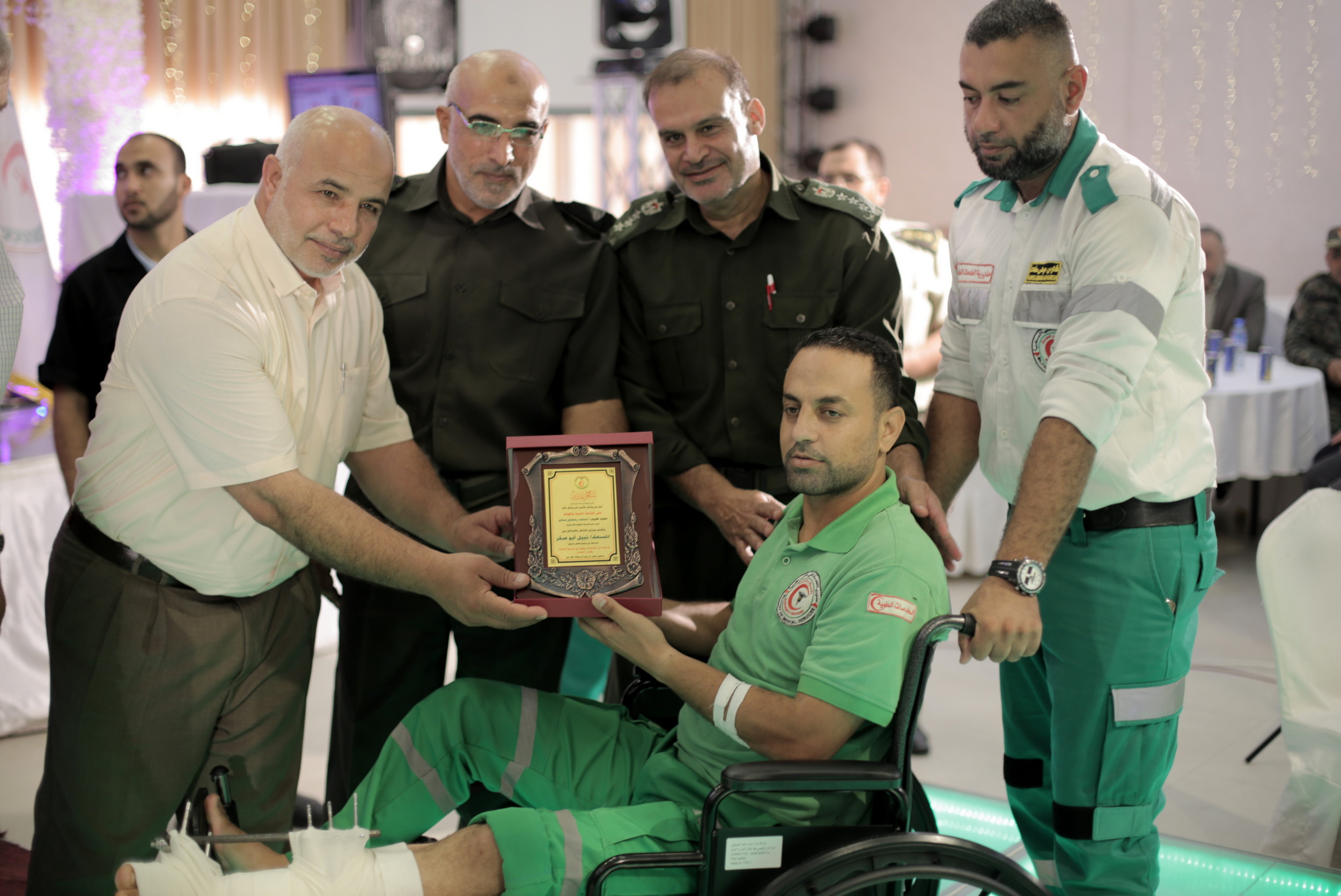 الخدمات الطبية تكرم طواقمها العاملة خلال مسيرات العودة