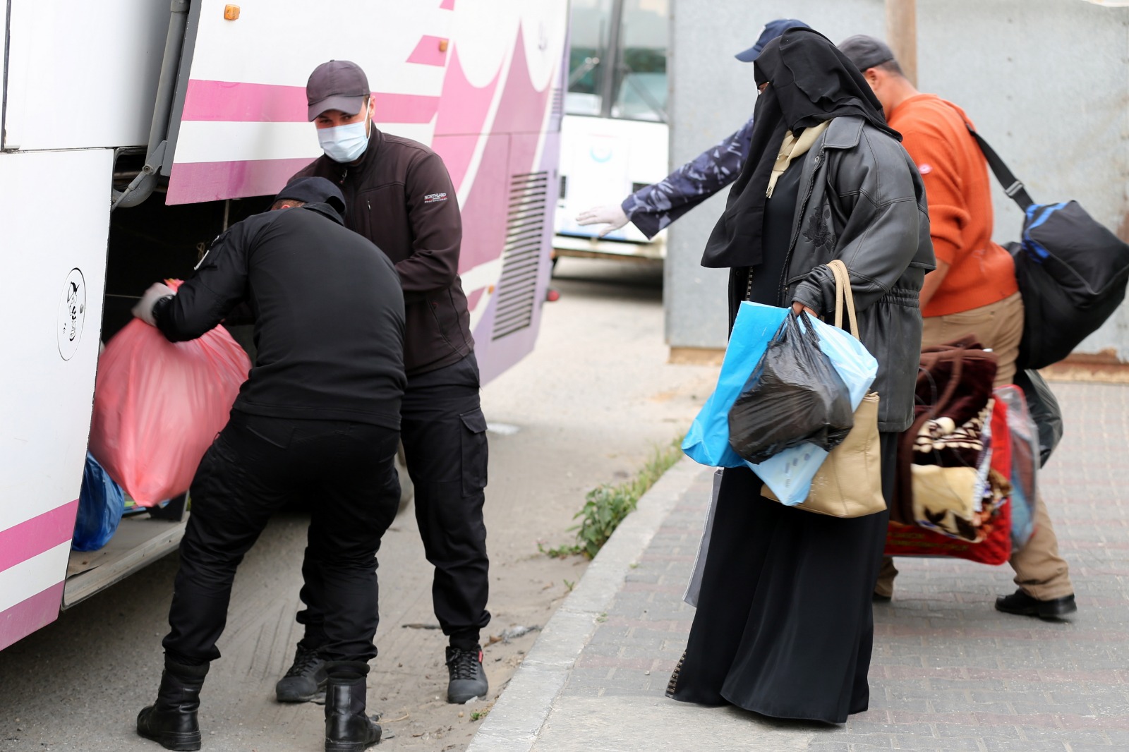 إنهاء فترة الحجر الصحي الاحترازي لـ 321 مواطناً في غزة