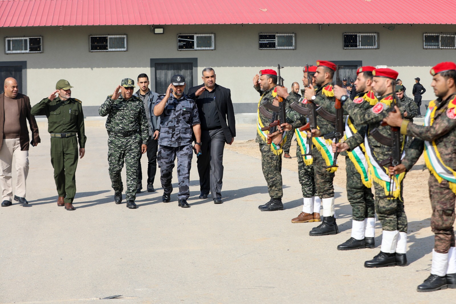 الخدمات الطبية تُخرِّج دورة "مسعف وضابـط إسعاف" الثالثة عشر