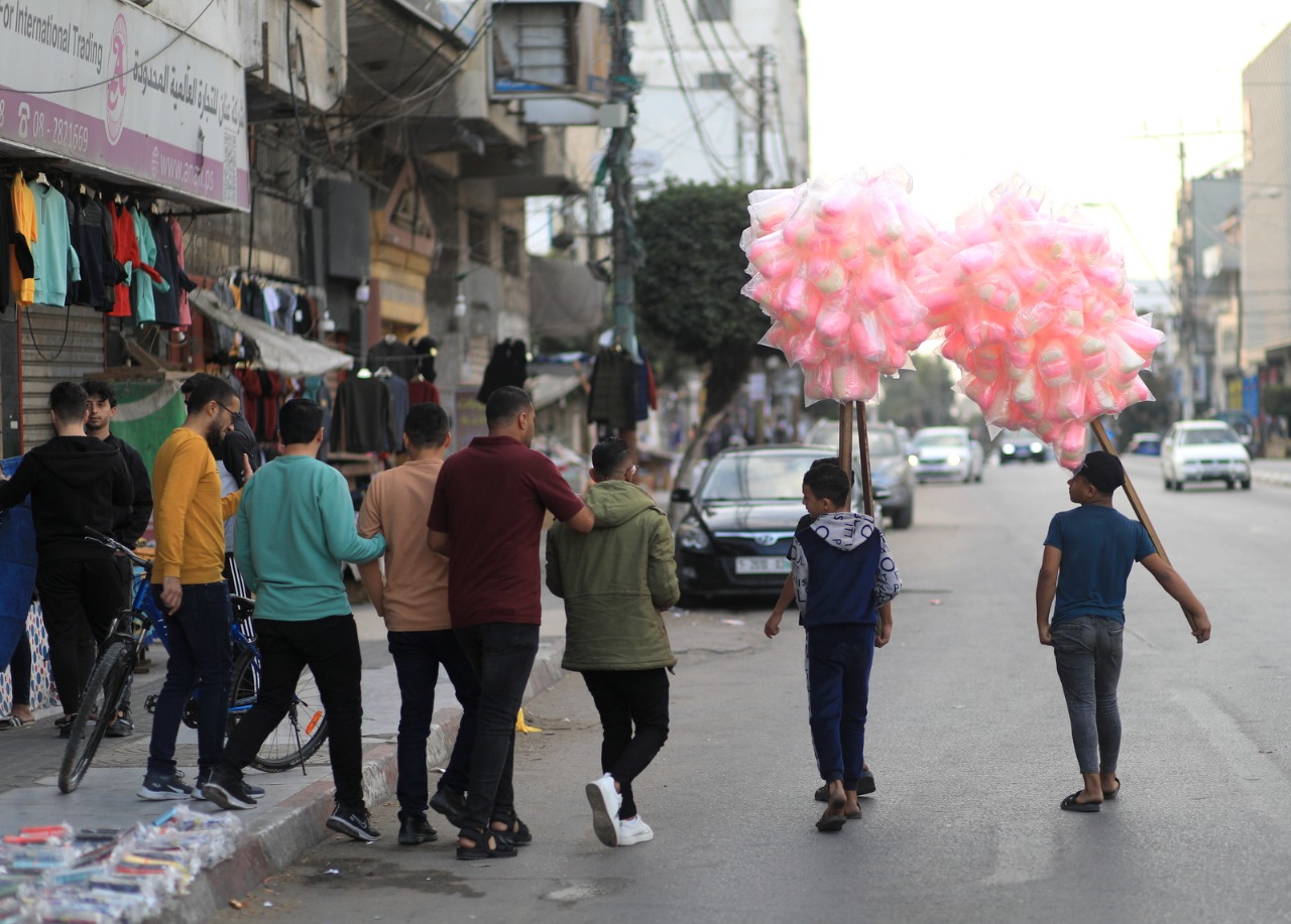 أجواء قضاء المواطنين في غزة الإجازة الأسبوعية في عدد الأماكن الترفيهية مساء الجمعة
