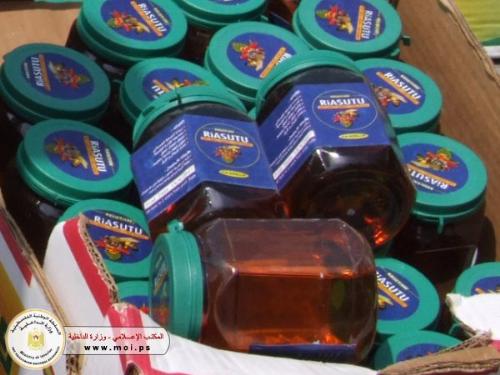 مؤتمر صحفي في الشرطة يكشف عن اغذية فاسدة و مواد مخالفة للمواصفات و معايير الجودة الفلسطينية