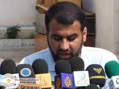 مؤتمر صحفي في الشرطة يكشف عن اغذية فاسدة و مواد مخالفة للمواصفات و معايير الجودة الفلسطينية