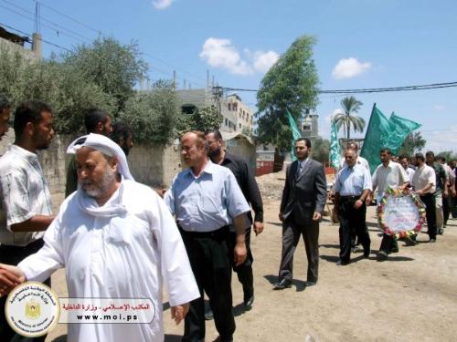 وفد من وزارة الداخلية يعزي اهالي الشهداء