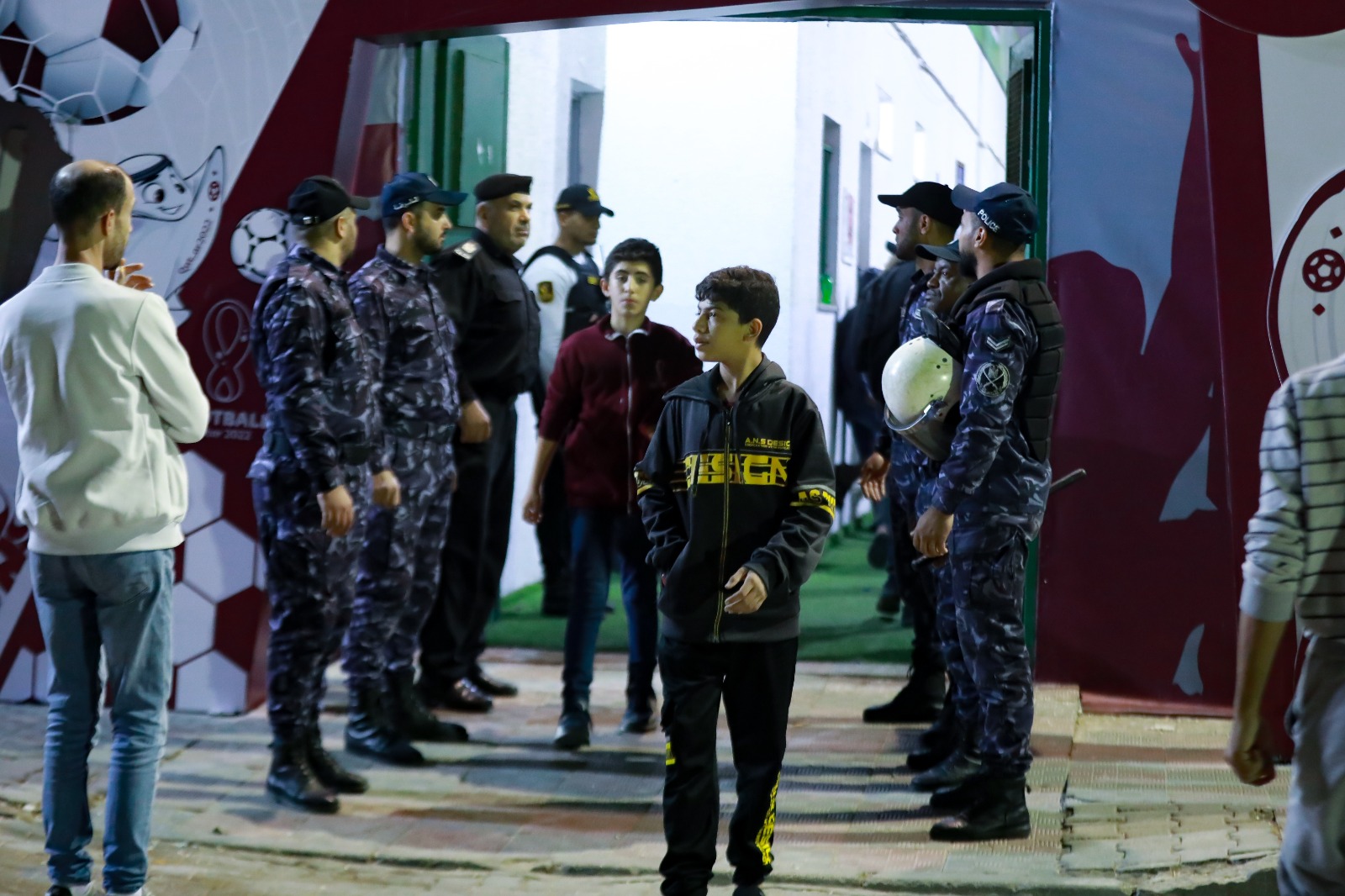 صور من تجمعات للمواطنين بغزة لمشاهدة مباريات كأس العالم