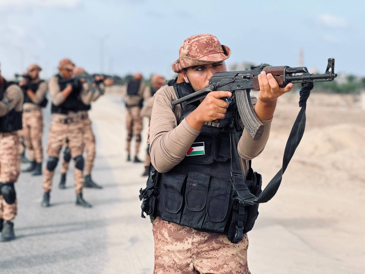 "مسير تكتيكي" لطلاب دورة الصاعقة بكلية الرباط الجامعية