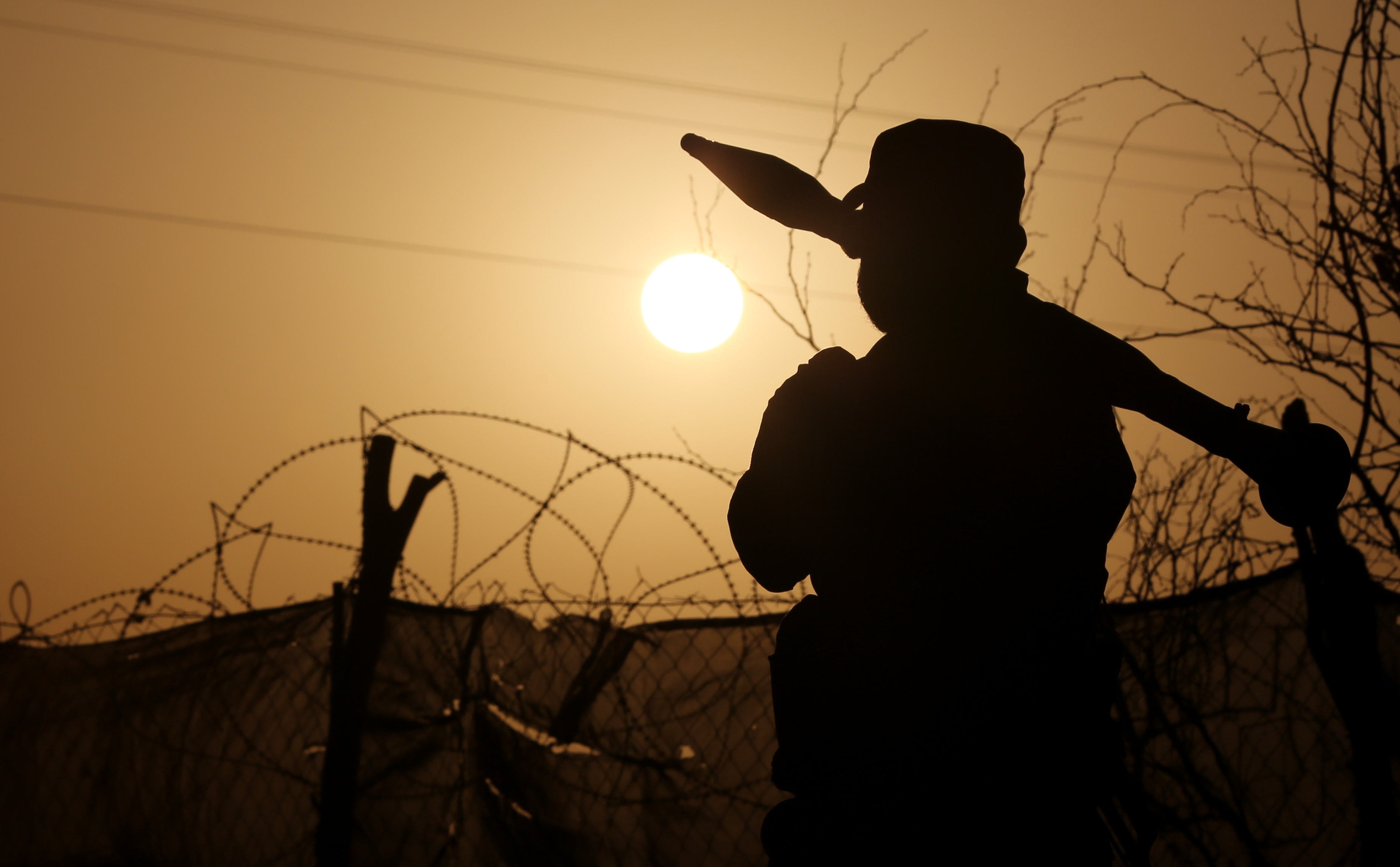 تخييم مغلق لدورتي قادة السرايا وتأهيل الضباط  بالأمن الوطني