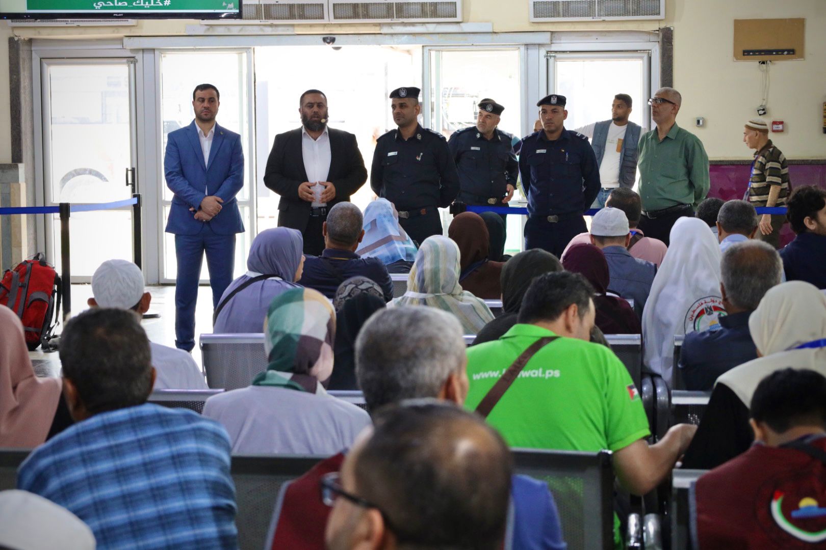 أطقم "المعابر" و"أجهزة الداخلية" تسهل مغادرة الفوج الثاني من حجاج غزة عبر معبر رفح