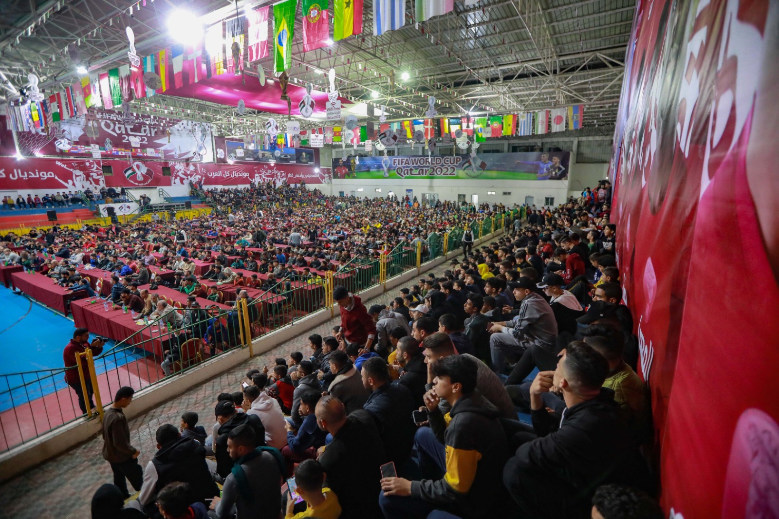 صور من تجمعات للمواطنين بغزة لمشاهدة مباريات كأس العالم