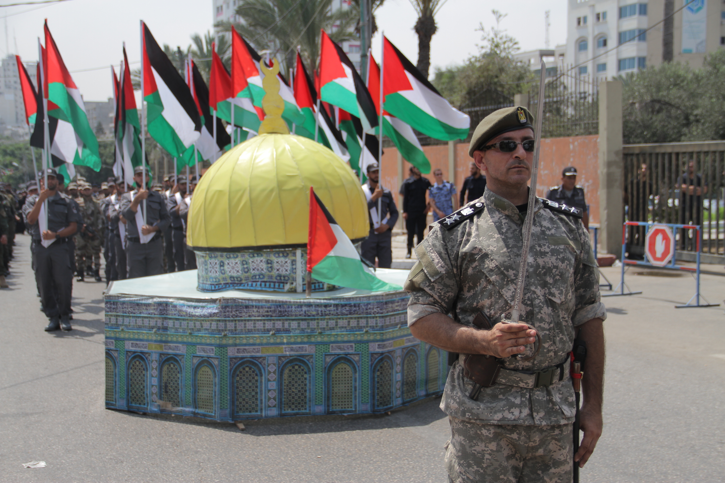 الداخلية تُنظم استعرضاً عسكرياً تضامناً مع المسجد الأقصى