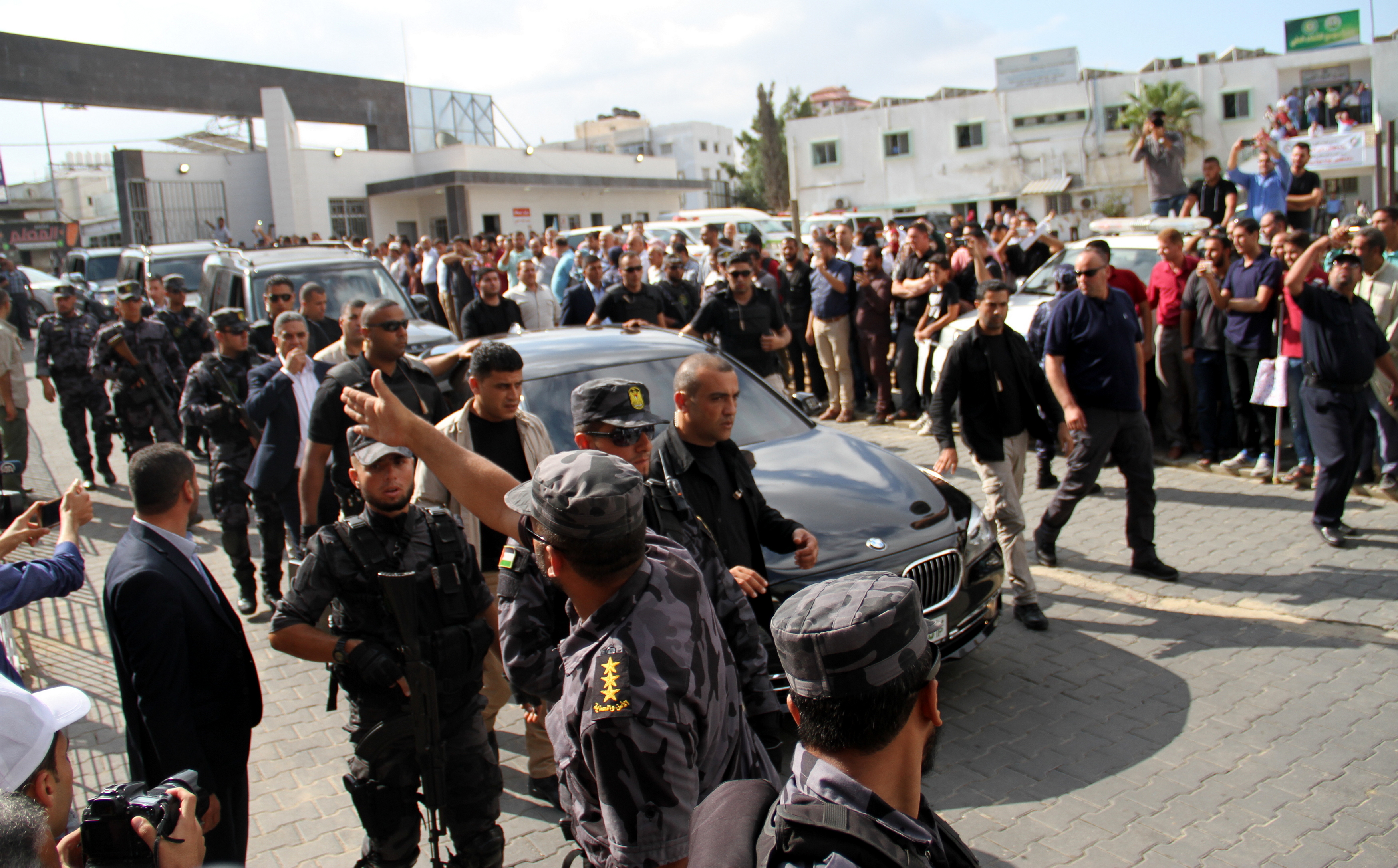 الأجهزة الأمنية تؤمن جولة رئيس الوزراء في غزة