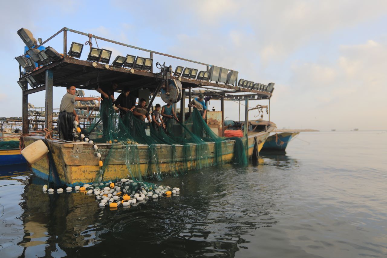 عمل الشرطة البحرية في تأمين البحر والساحل ومتابعة شؤون الصيادين 