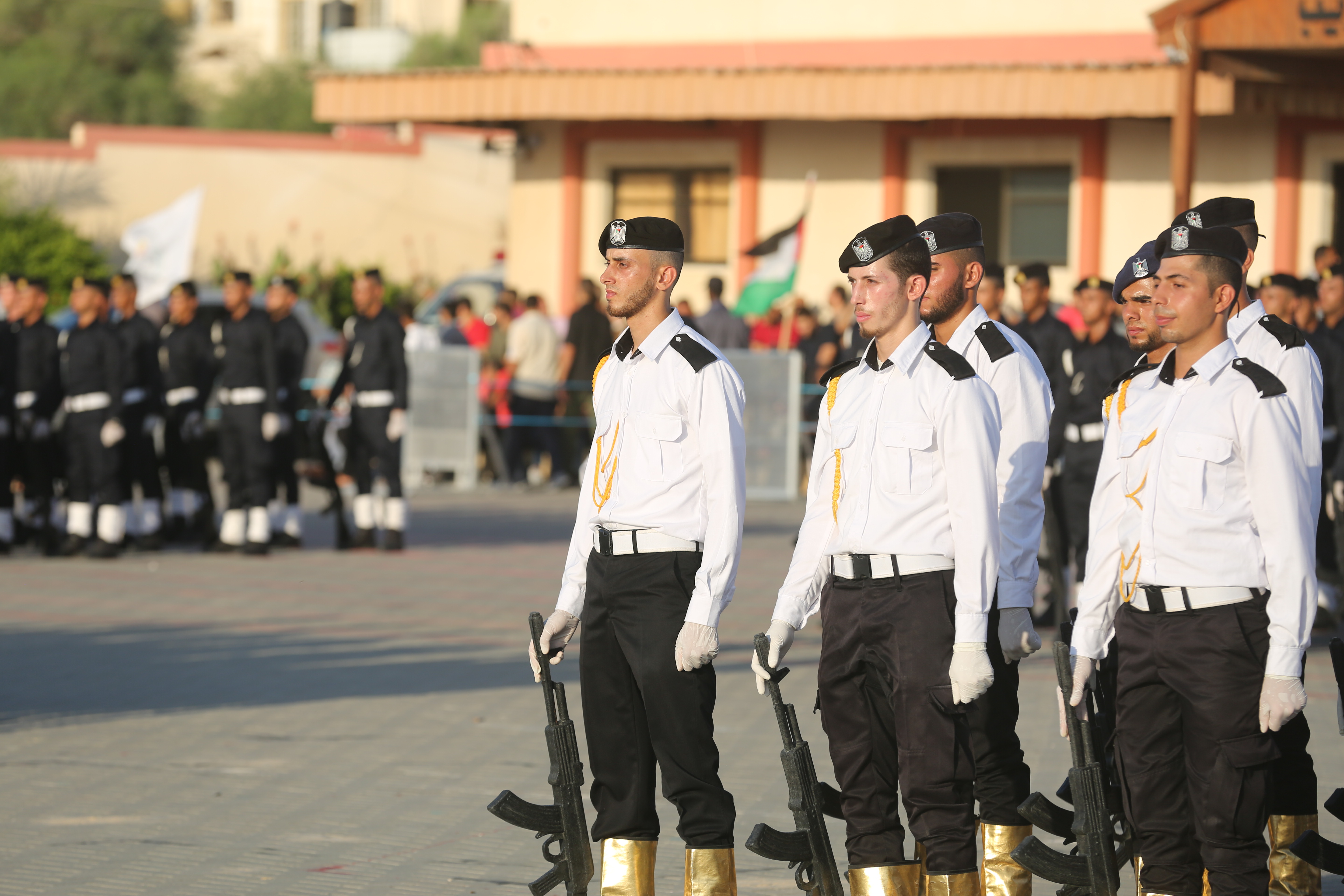 كلية الرباط تُخرّج 54 ضابطاً ضمن فوج "العودة"