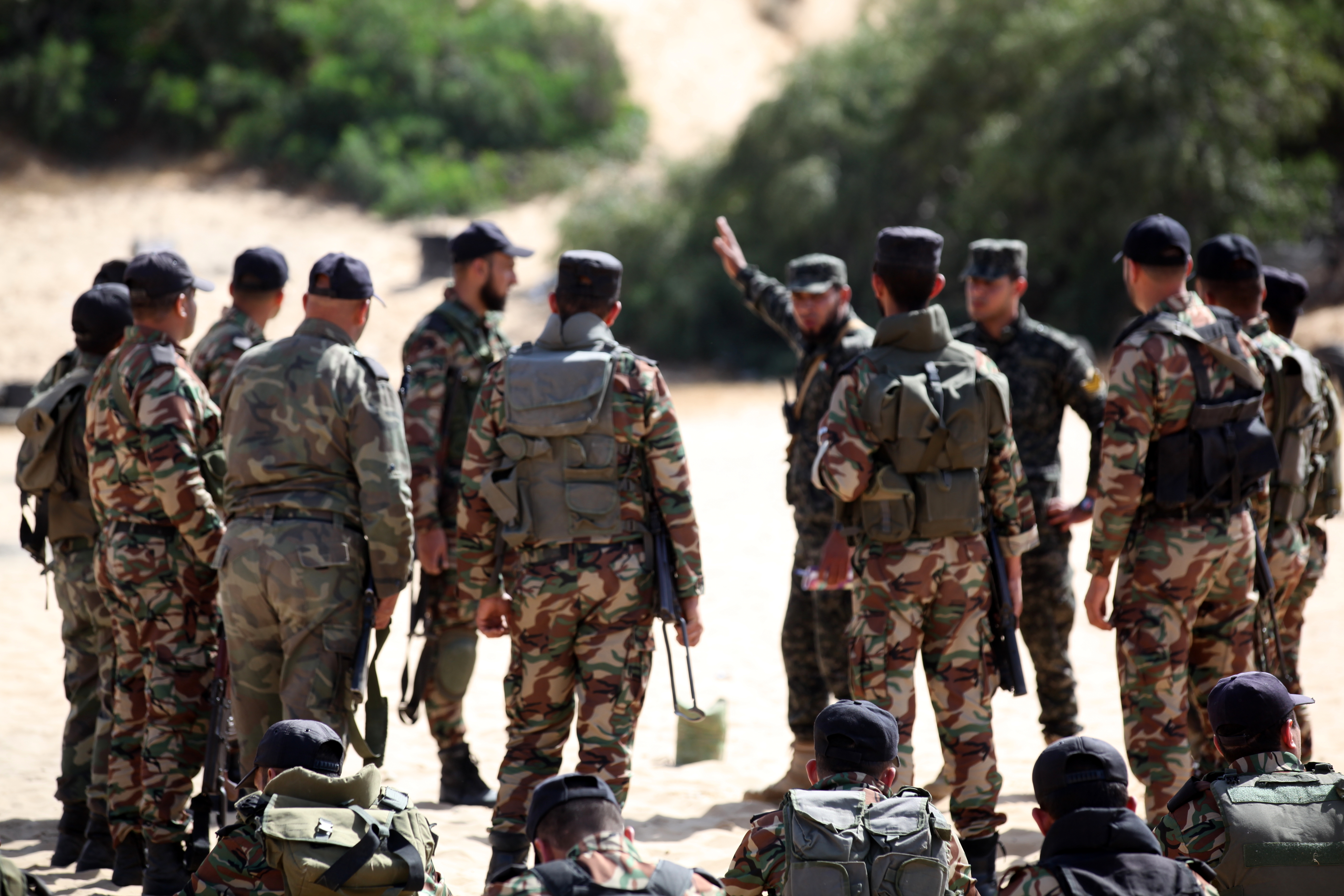 تخييم مغلق لدورتي قادة السرايا وتأهيل الضباط  بالأمن الوطني