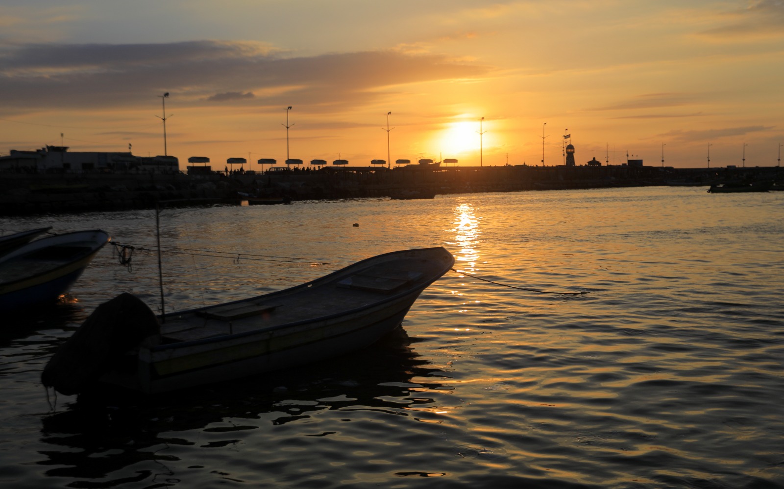 قضاء المواطنين في غزة الإجازة الأسبوعية مساء الجمعة