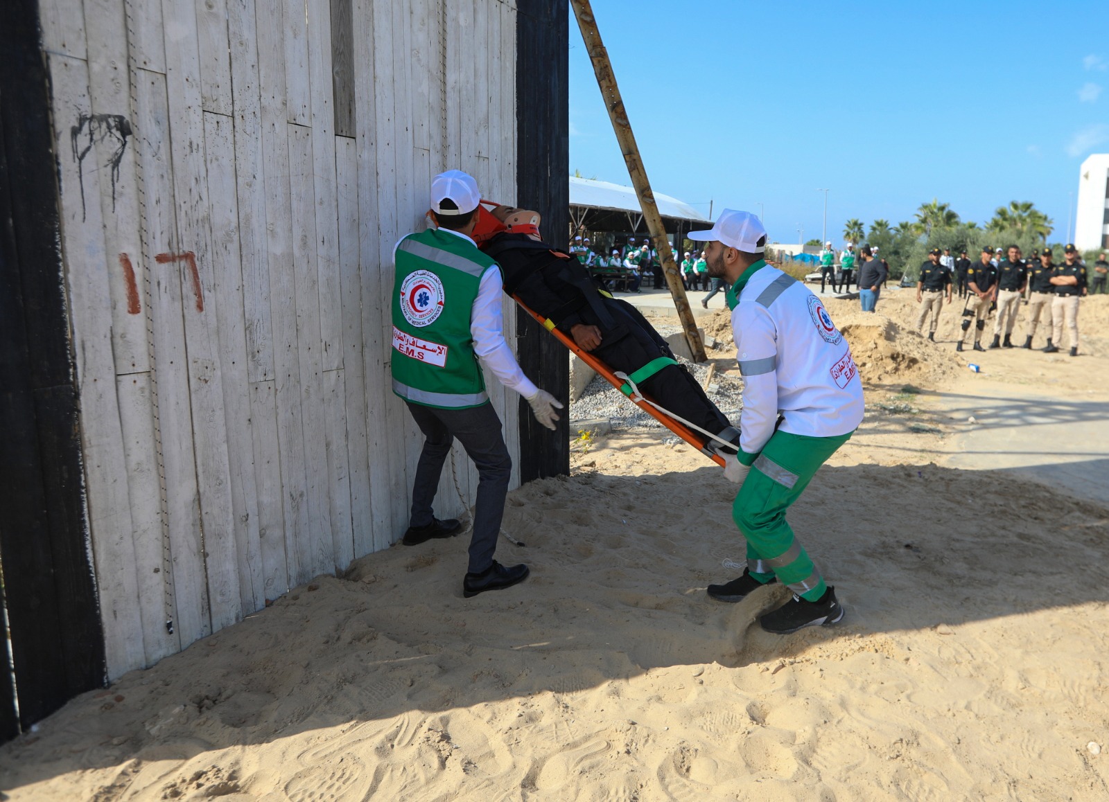 الخدمات الطبية تُخرِّج دورة "مسعف وضابـط إسعاف" الثالثة عشر