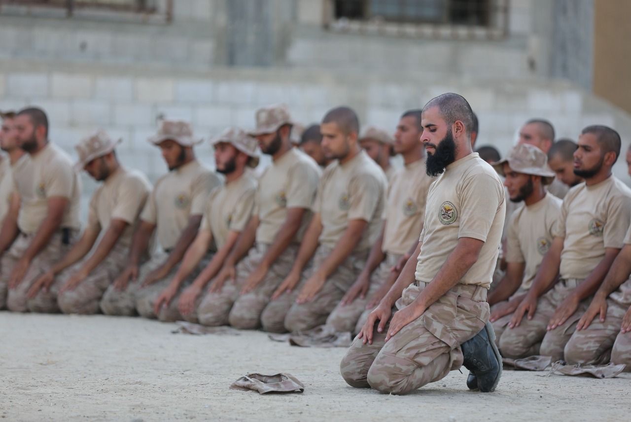 تدريبات دورة "الصاعقة" لطلبة كلية الرباط الجامعية في المعسكر التدريبي المغلق بخانيونس