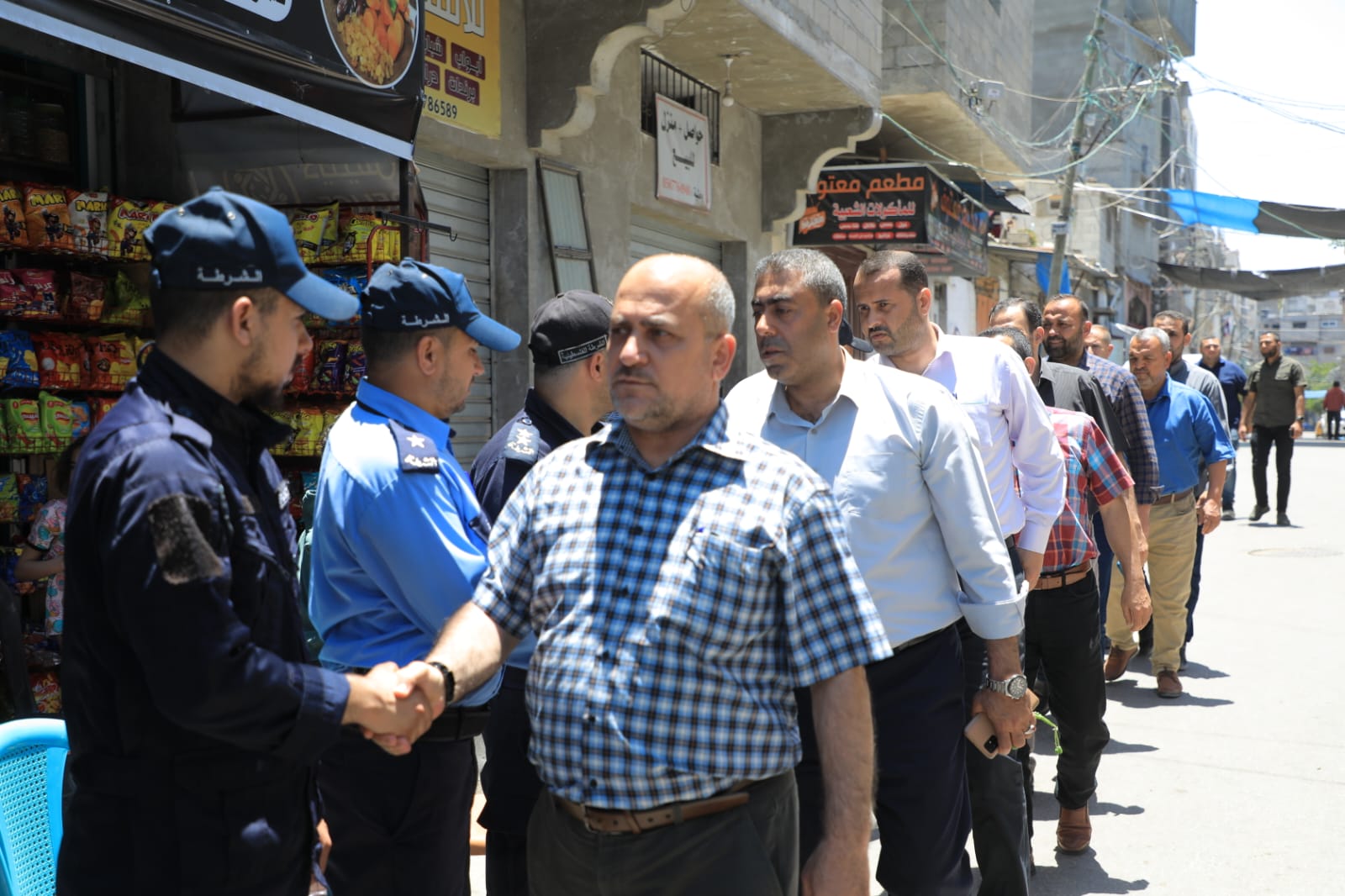 "قيادة الداخلية" تشارك في بيت عزاء شهيد الواجب ملازم "خالد محمد مصلح"