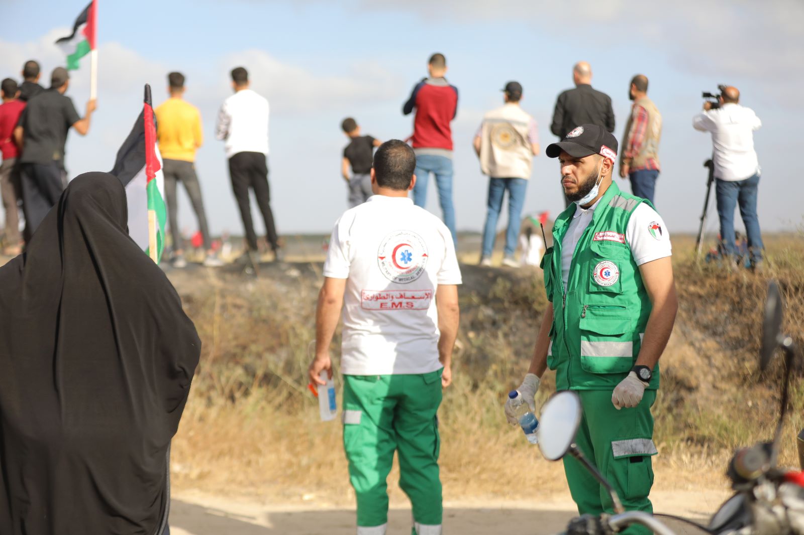 أجهزة "الداخلية" تساند المواطنين بفعالية "مسيرة الأعلام الفلسطينية" شرق غزة