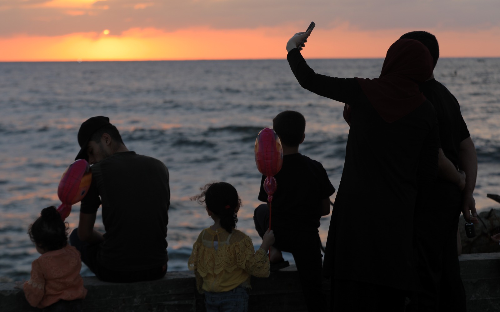 قضاء المواطنين في غزة الإجازة الأسبوعية مساء الجمعة