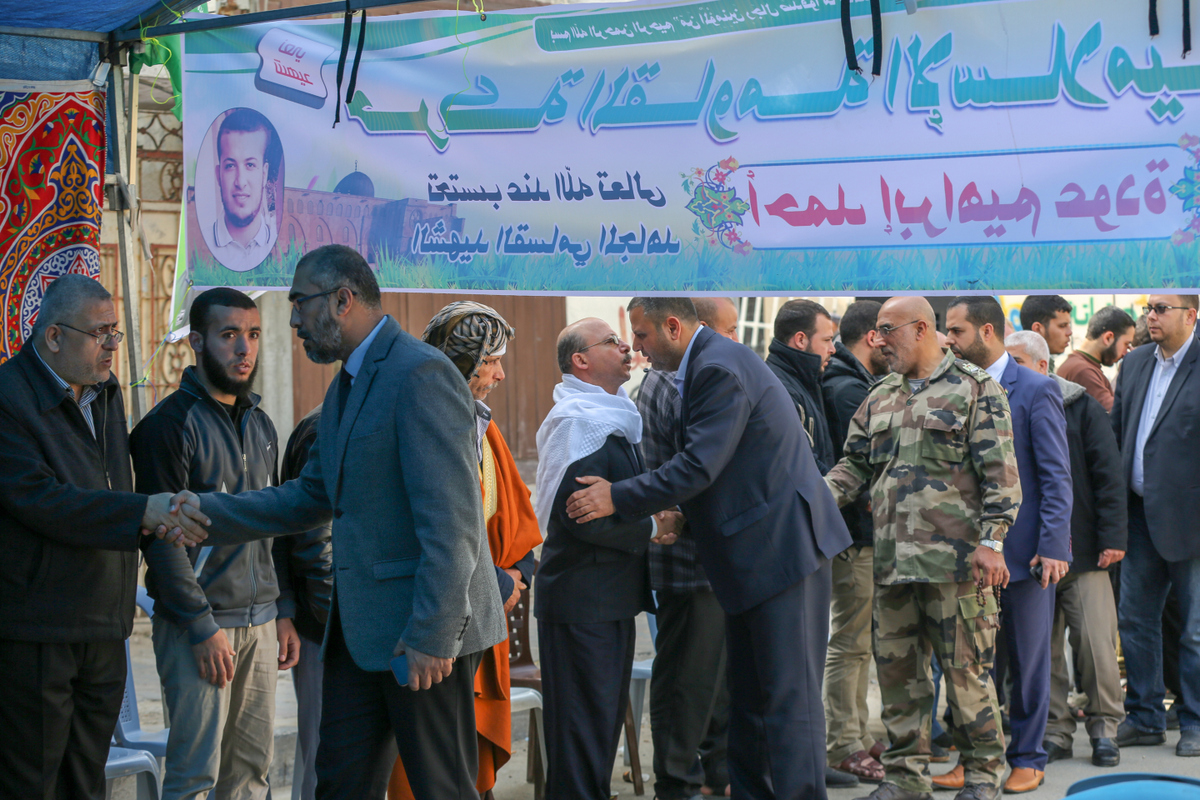 قيادة الداخلية تُقدم واجب العزاء لذوي شهداء مسيرة العودة