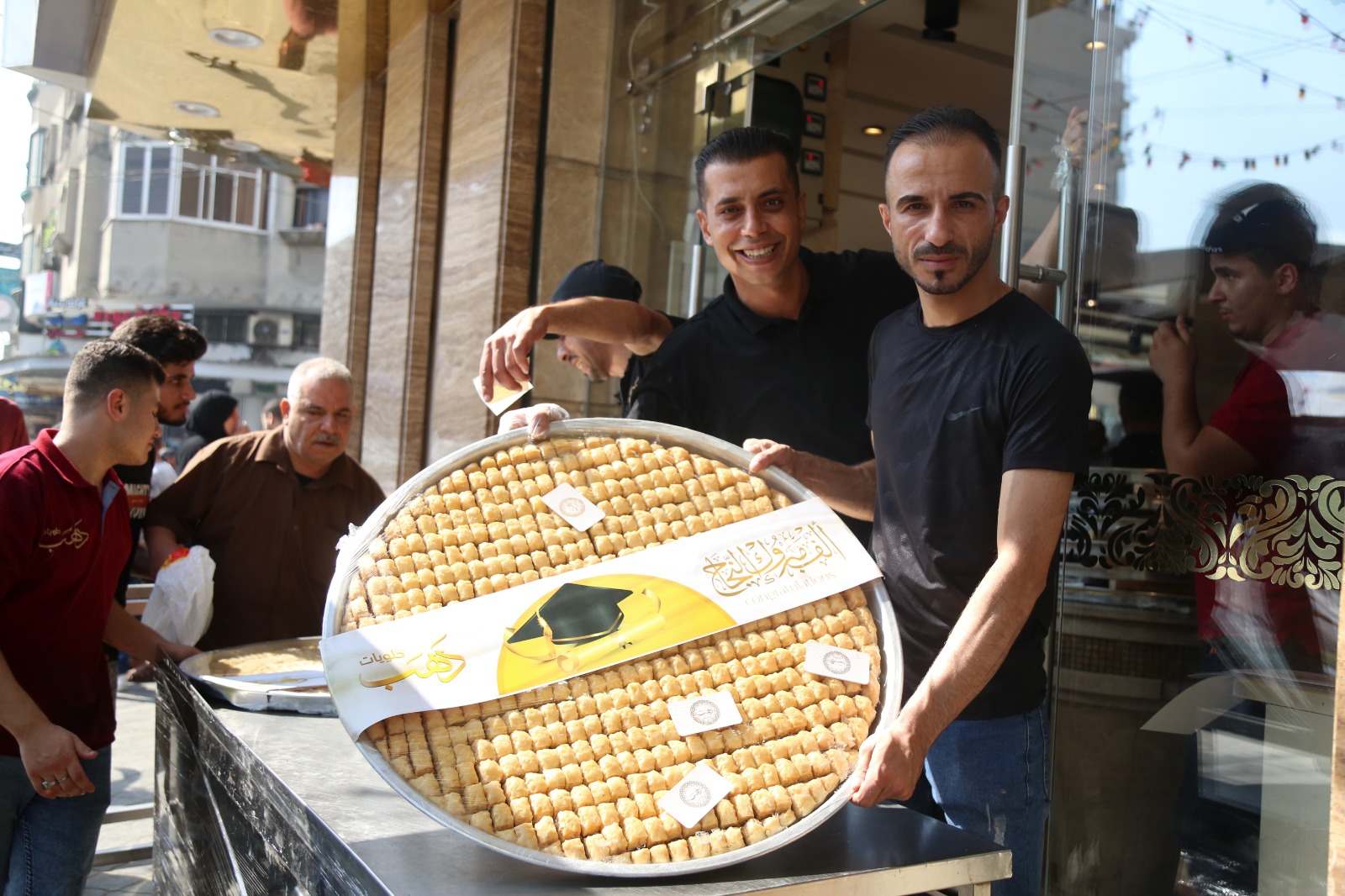 صور من أجواء احتفال المواطنين في قطاع غزة بنجاح الطلبة في الثانوية العامة