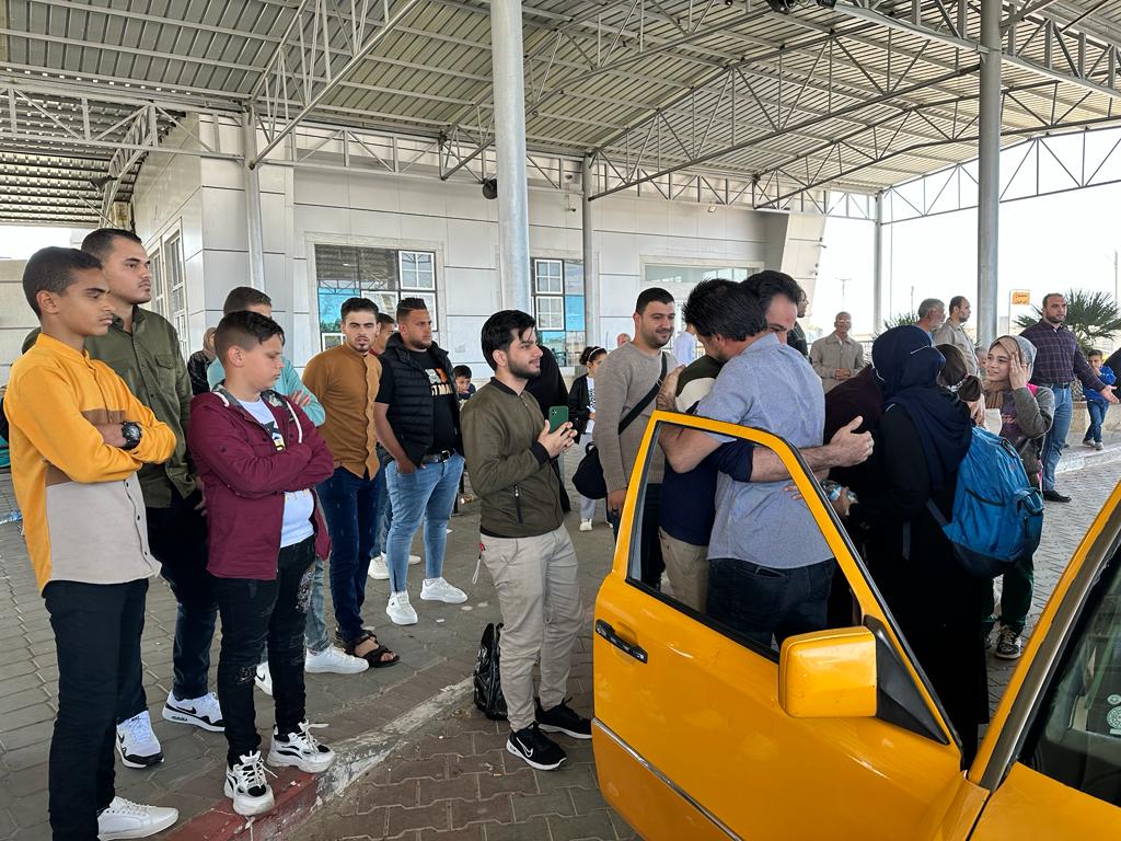 أطقم "المعابر" و" الداخلية" تسهل وصول الفوج الثاني من العائدين من السودان	