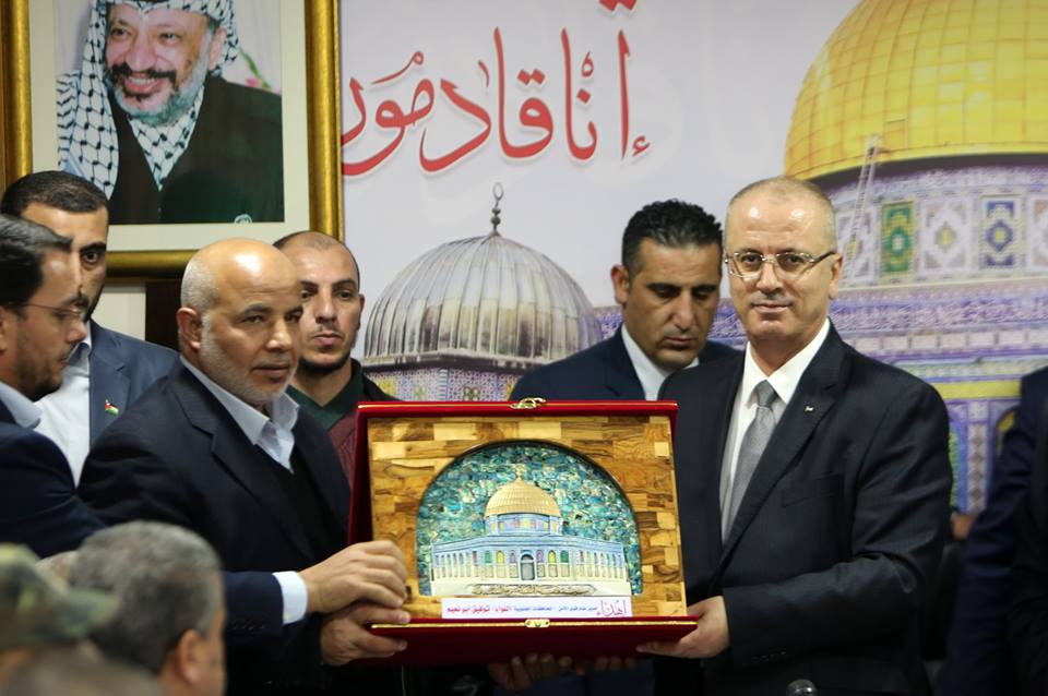 بالصور.. إجتماع رئيس الوزارء بقيادة وزارة الداخلية في غزة