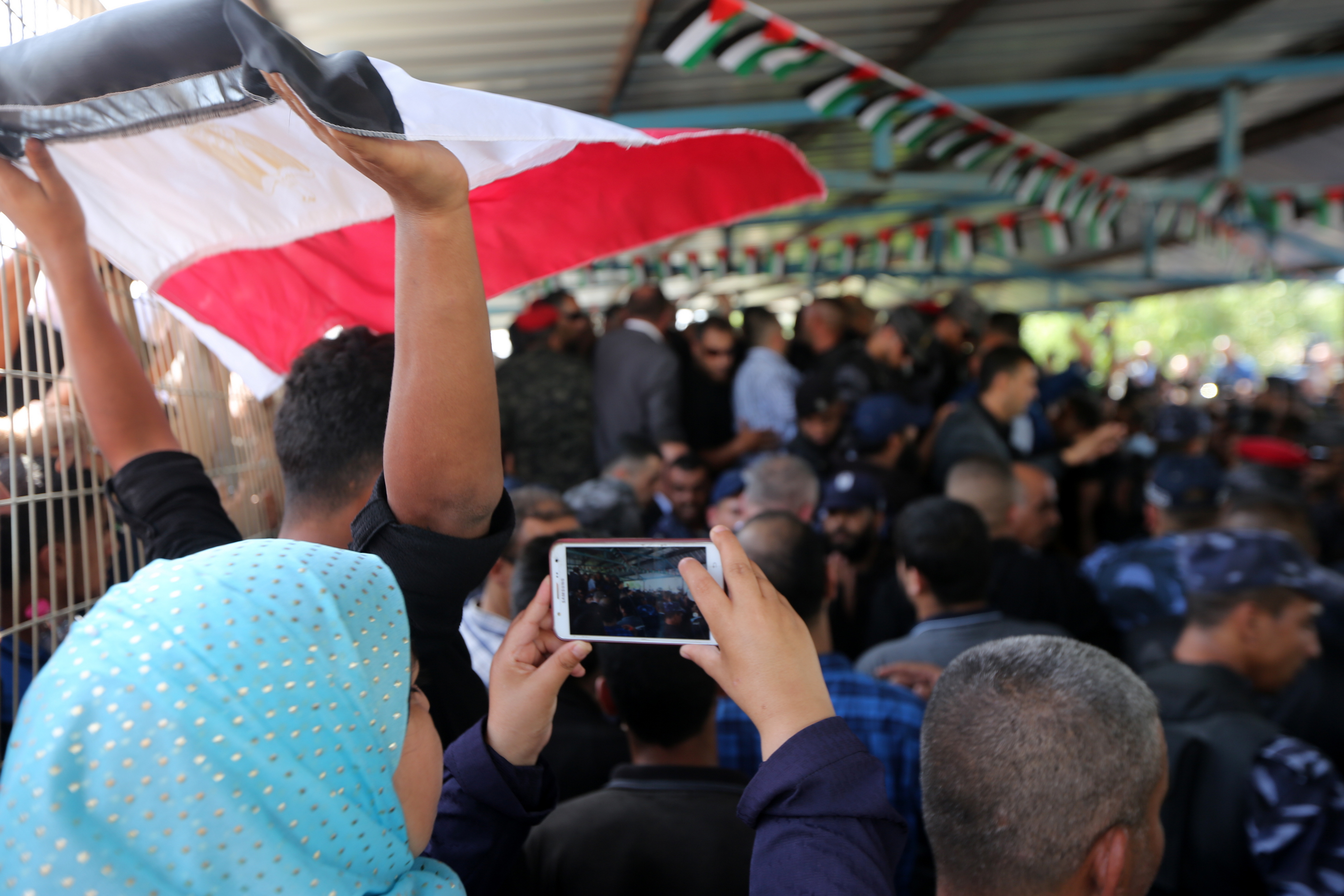 وزارة الداخلية تُؤمن وصول وفد الحكومة لغزة