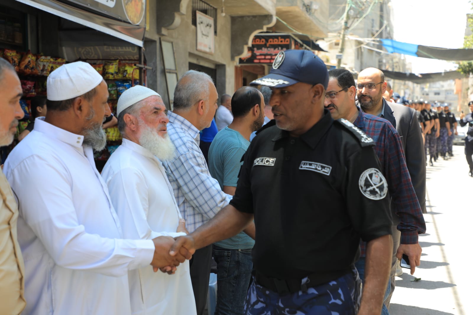 "قيادة الداخلية" تشارك في بيت عزاء شهيد الواجب ملازم "خالد محمد مصلح"