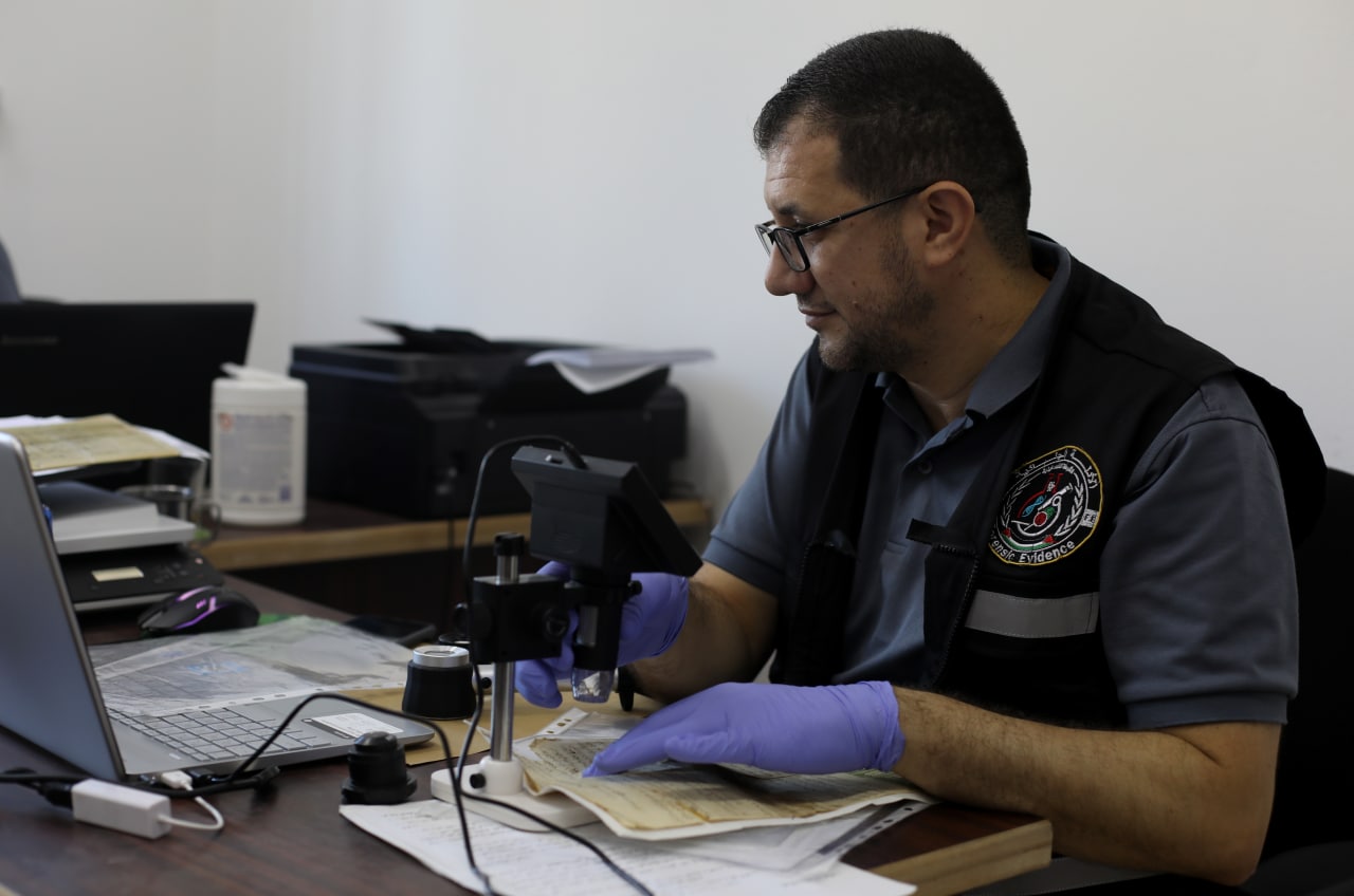 صور "المعمل الجنائي" بالشرطة.. نُخب علمية لتحقيق العدالة.