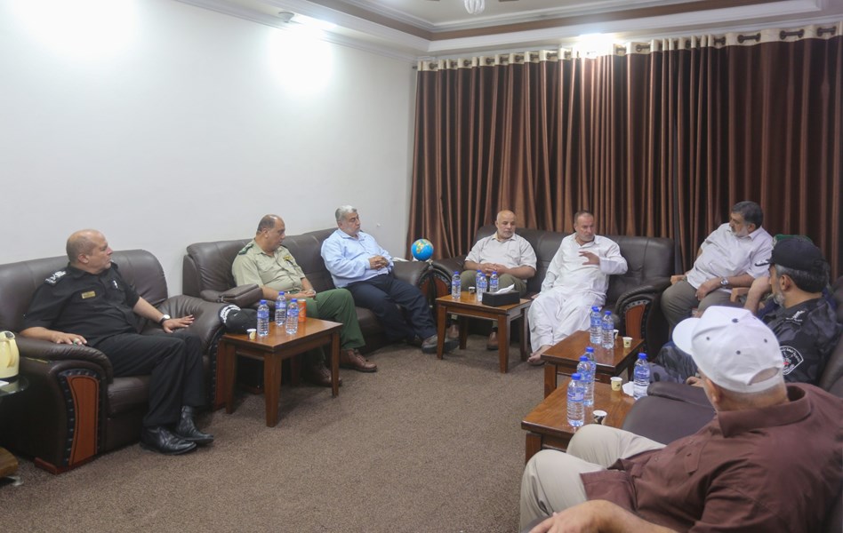 قيادة "الداخلية" تُهنئ الوزير السابق "حماد" بنيله درجة الدكتوراة