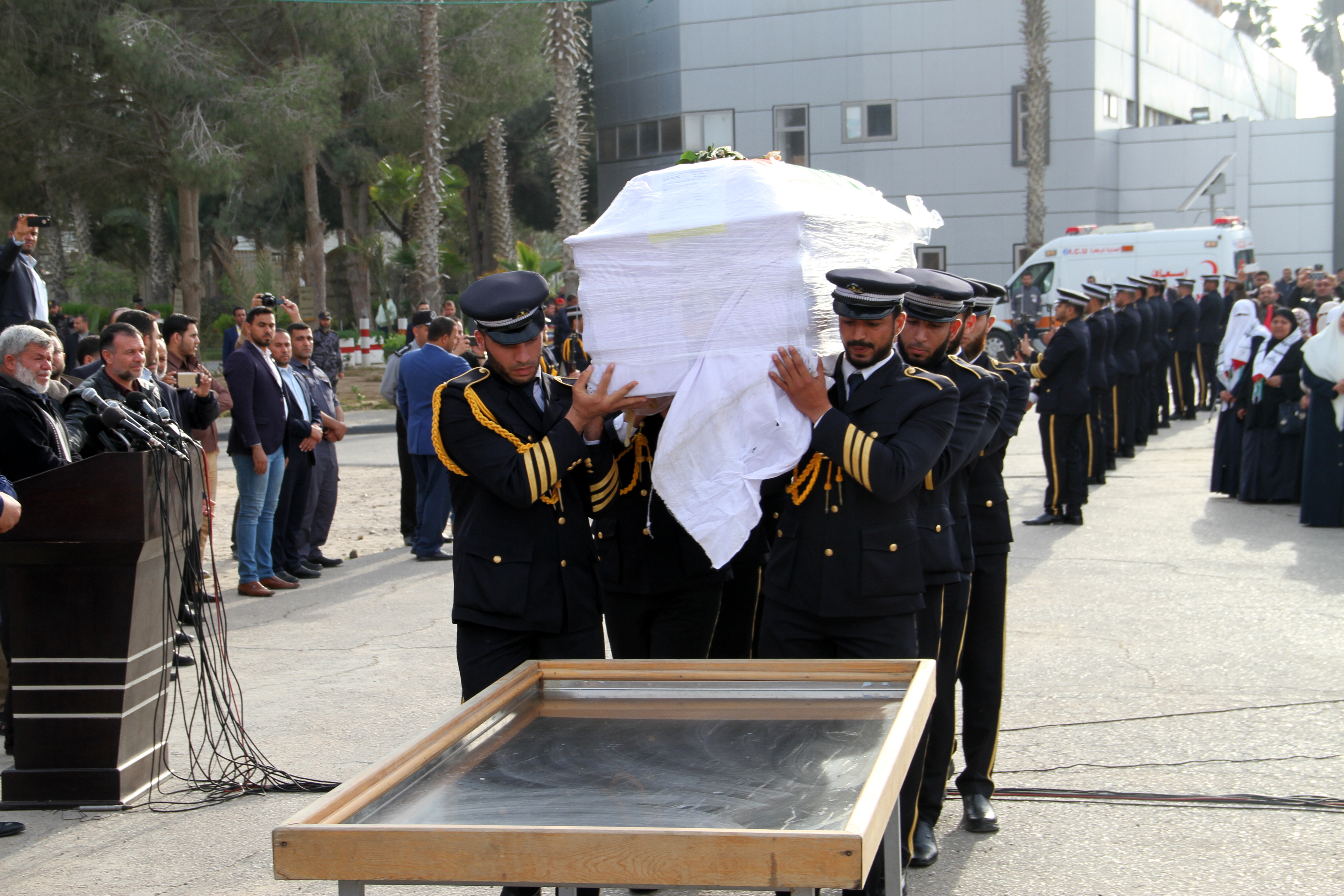 استقبال جثمان الشهيد العالم د. فادي البطش بمعبر رفح البري