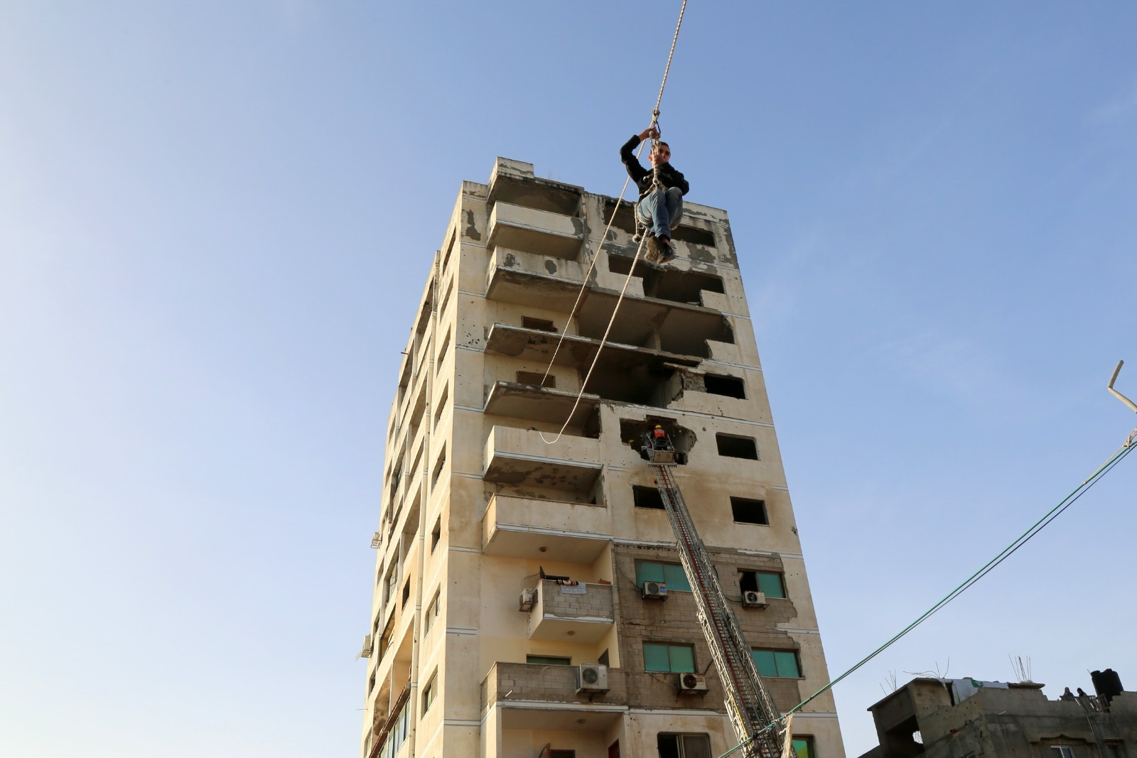 "الدفاع المدني" يعلن تجهيز مَركبة إطفاء محلياً بدعم ماليزي ويُنفّذ مناورة تدريبية بمناسبة اليوم العالمي