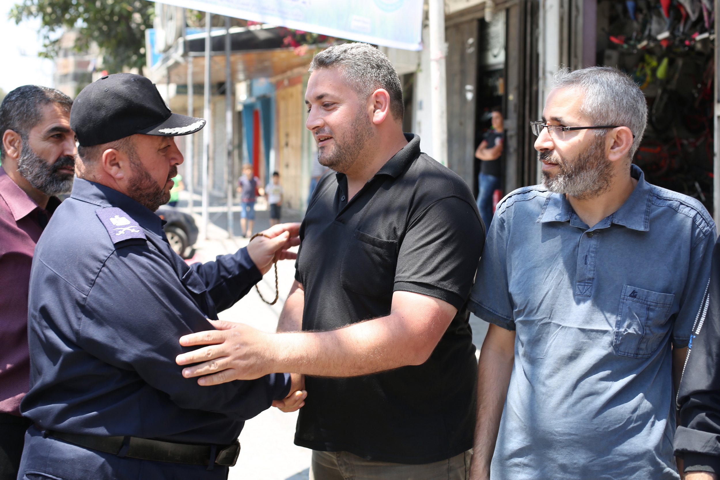 قيادة "الداخلية" تقدم واجب العزاء لذوي شهداء الوزارة في مسيرات العودة بذكرى النكبة