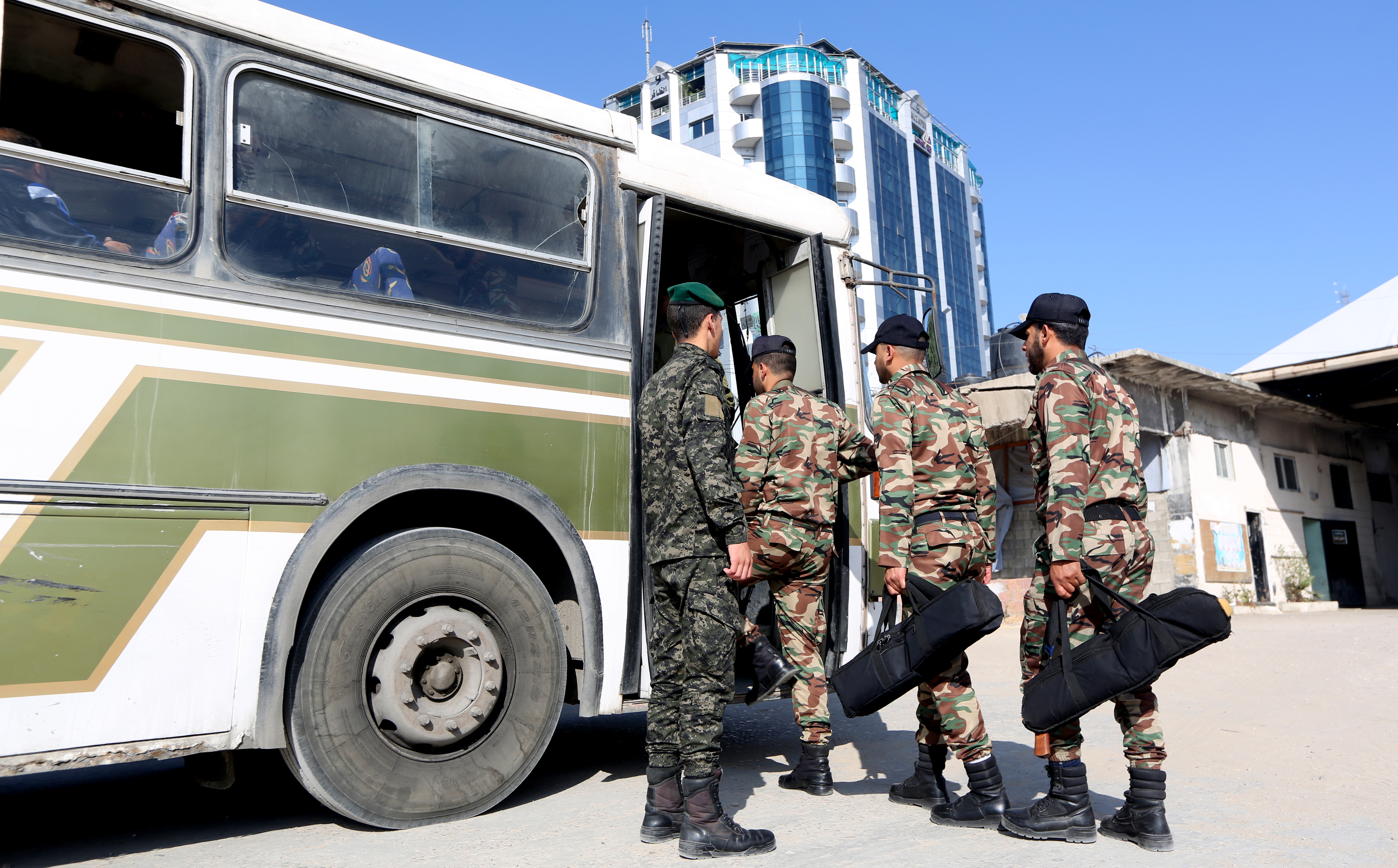 تخييم مغلق لدورتي قادة السرايا وتأهيل الضباط  بالأمن الوطني