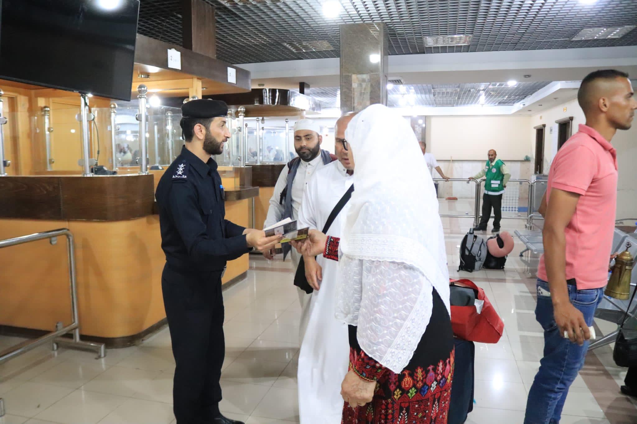 "أطقم المعابر" و"أجهزة الداخلية" تسهل وصول حجاج غزة لعام 1444 هـ