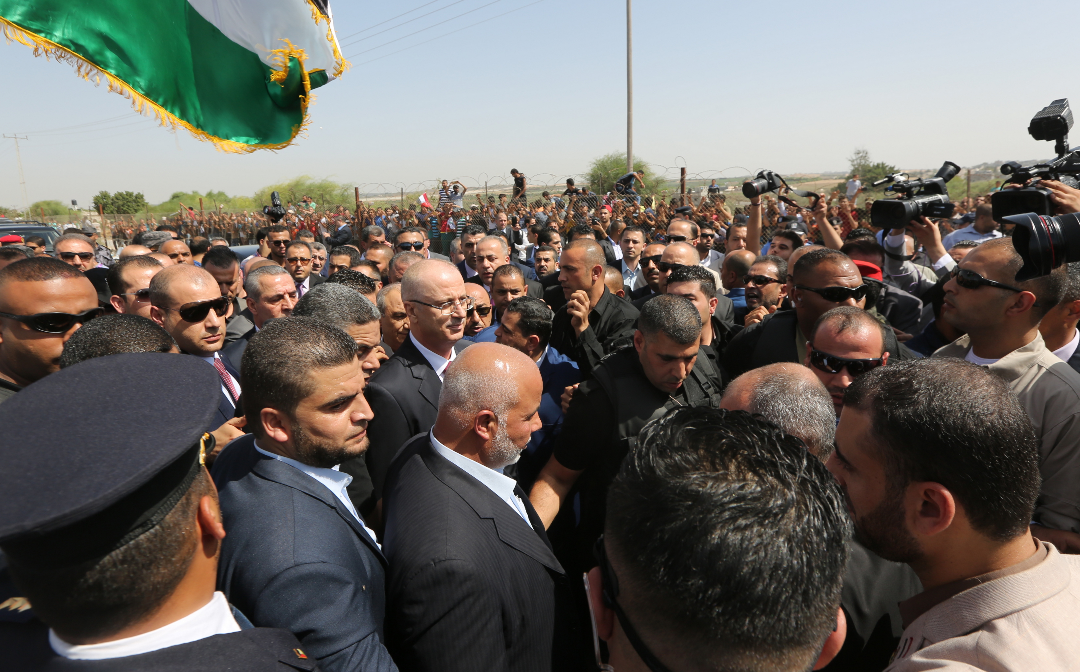 وزارة الداخلية تُؤمن وصول وفد الحكومة لغزة