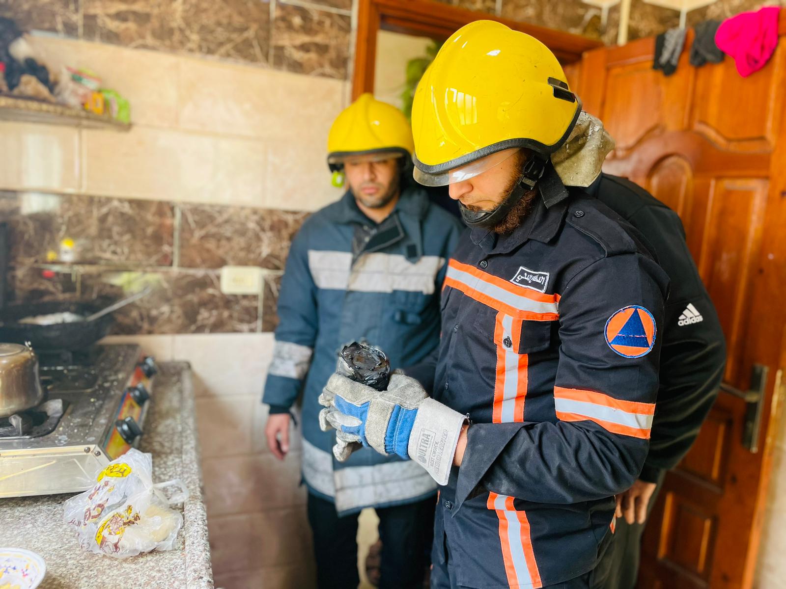 صور: الأجهزة الأمنية والشُرطية تُساند المواطنين في ظل العدوان