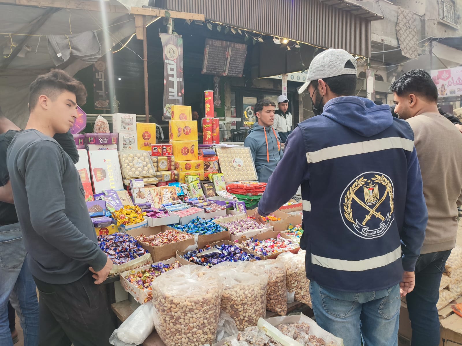 انتشار الشرطة عشية عيد الفطر بمحافظتي الوسطى وخانيونس