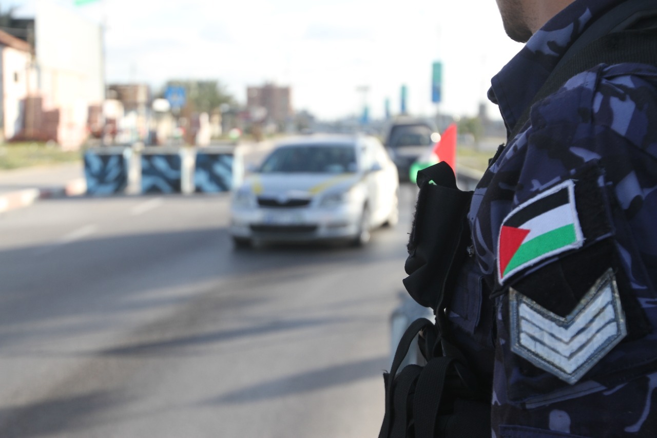 صور.. يوم رمضاني على حاجز شرطي (موقع الشهيد علاء القدرة) شرق محافظة خانيونس