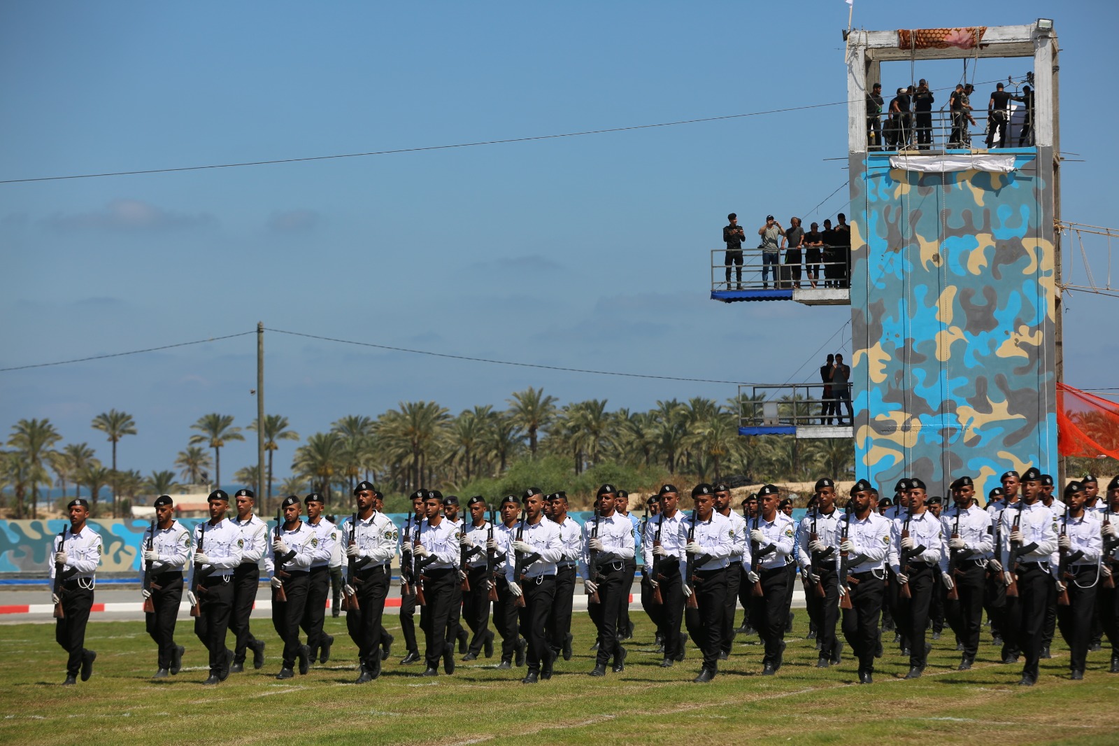 كلية الرباط الجامعية تخرج دفعتي العلوم الشرطية الـ 10 و"البحرية الـ 5"