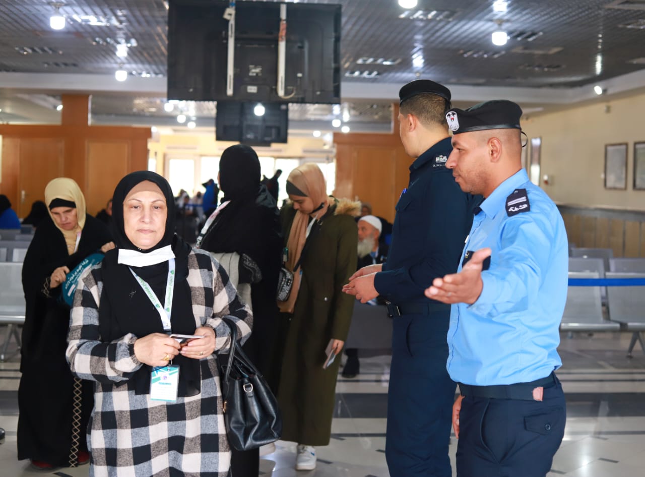 صور أطقم "المعابر" تُسهل مغادرة فوج المعتمرين الثالث (12 ديسمبر)