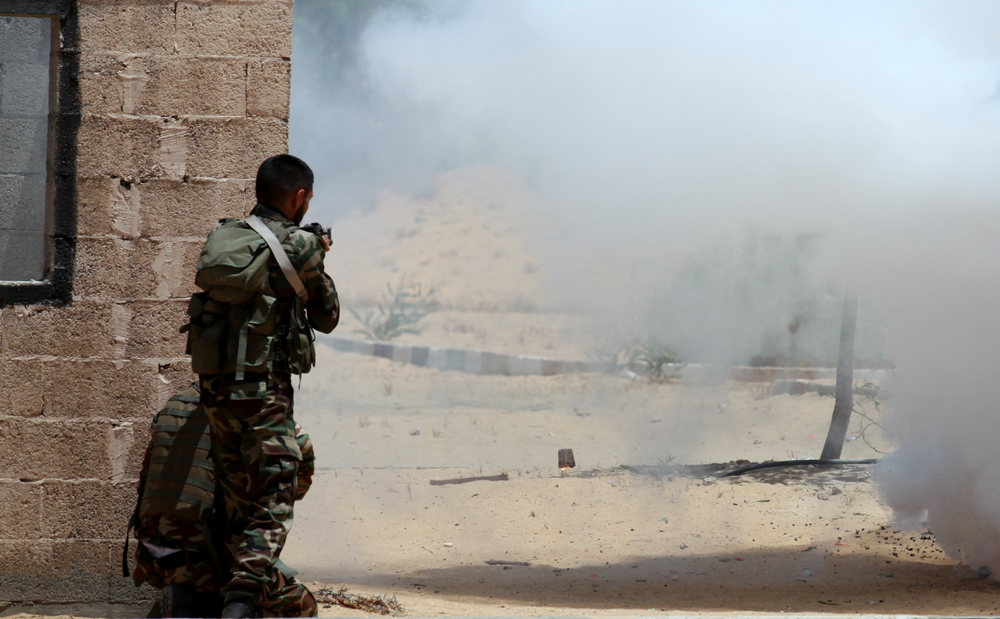 تخييم مغلق لدورتي قادة السرايا وتأهيل الضباط  بالأمن الوطني