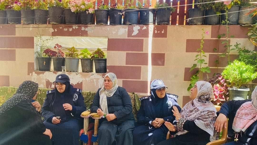 دائرة الشرطة المجتمعية تتفقد بيوت شهداء وجـرحى العـدوان الإسـرائيلي