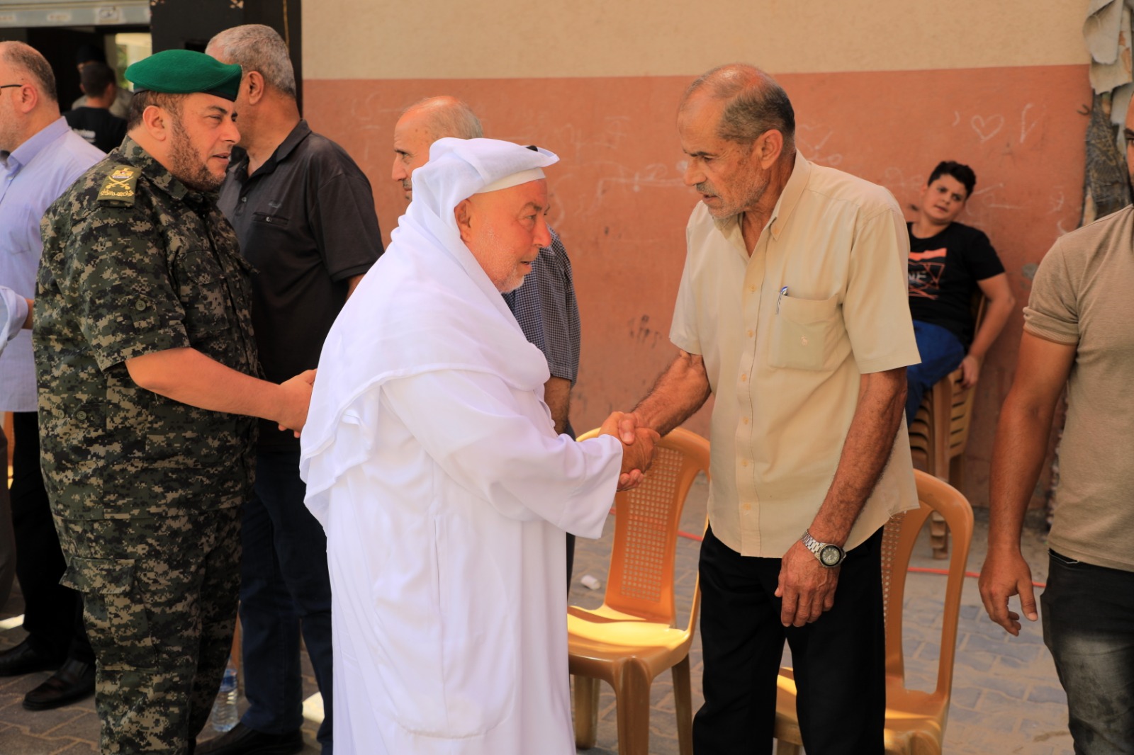 قيادة "الداخلية" تعزي ذوي شهداء العدوان الإسرائيلي