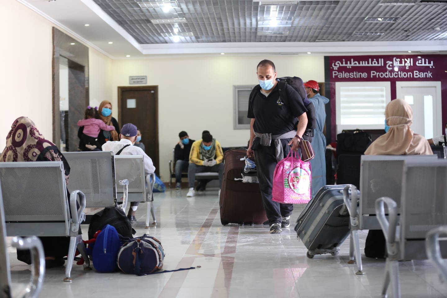 وصول أعداد من العالقين في مصر عبر معبر رفح