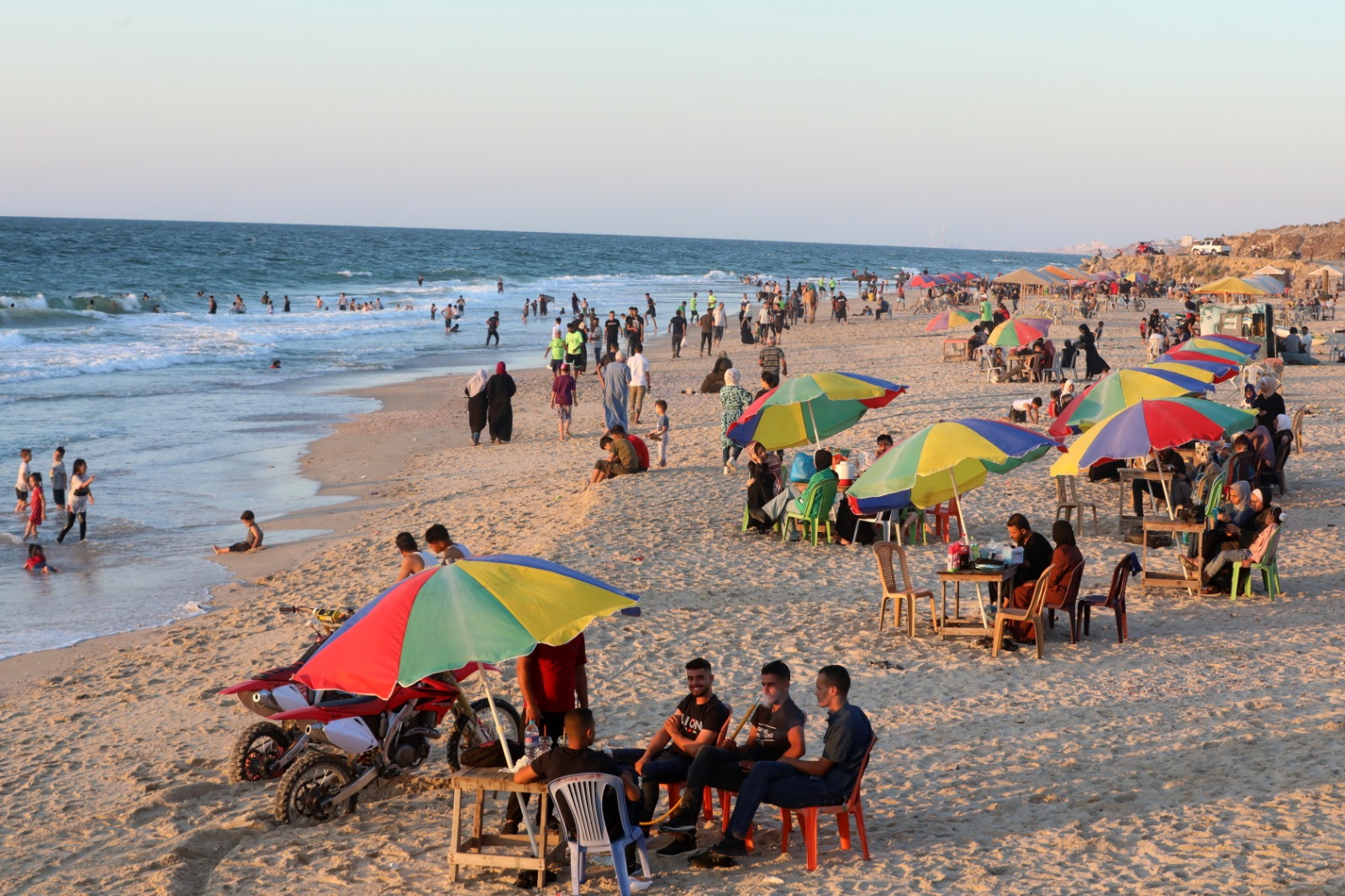 قضاء المواطنين في غزة إجازة نهاية الأسبوع 