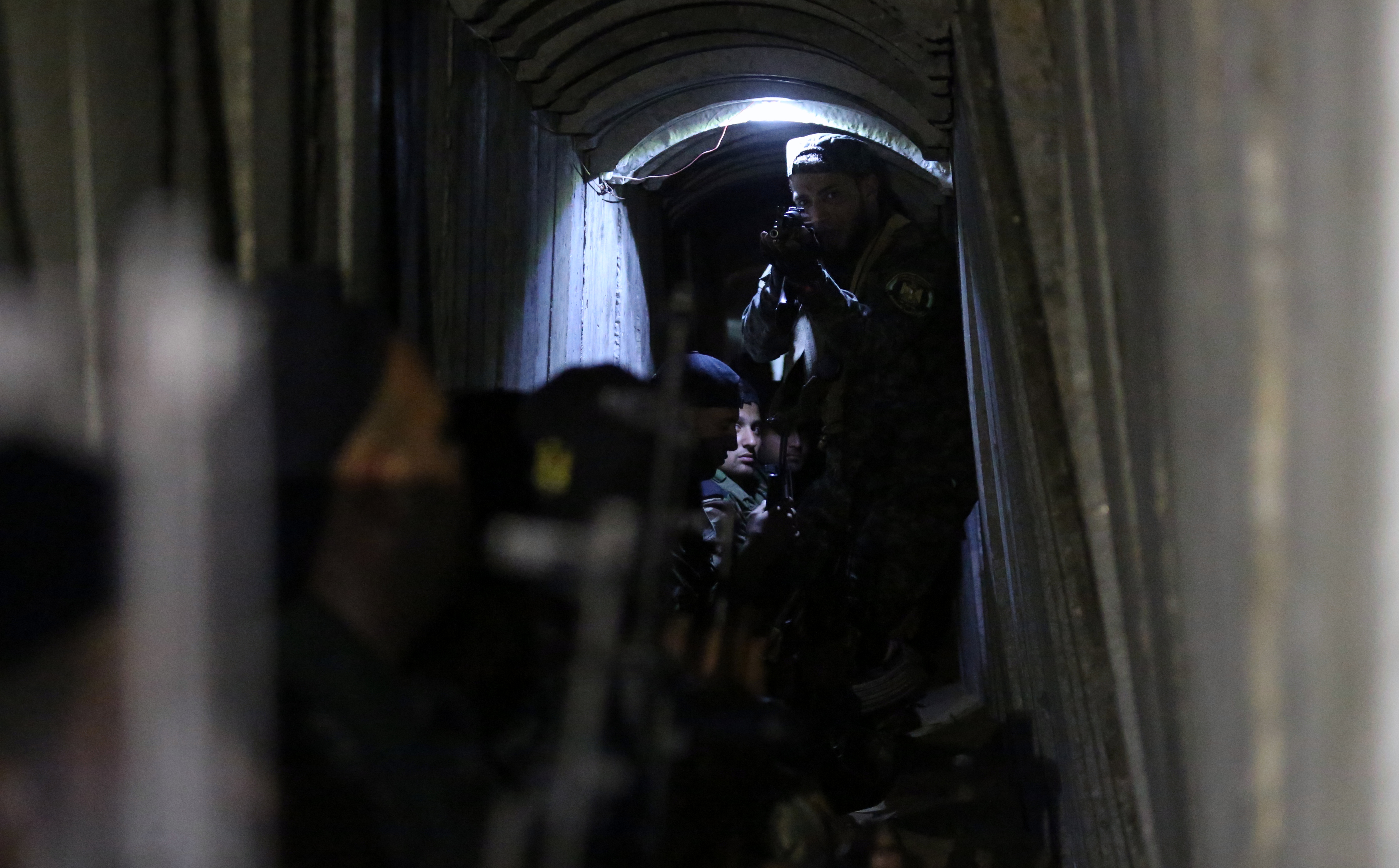 تخييم مغلق لدورتي قادة السرايا وتأهيل الضباط  بالأمن الوطني