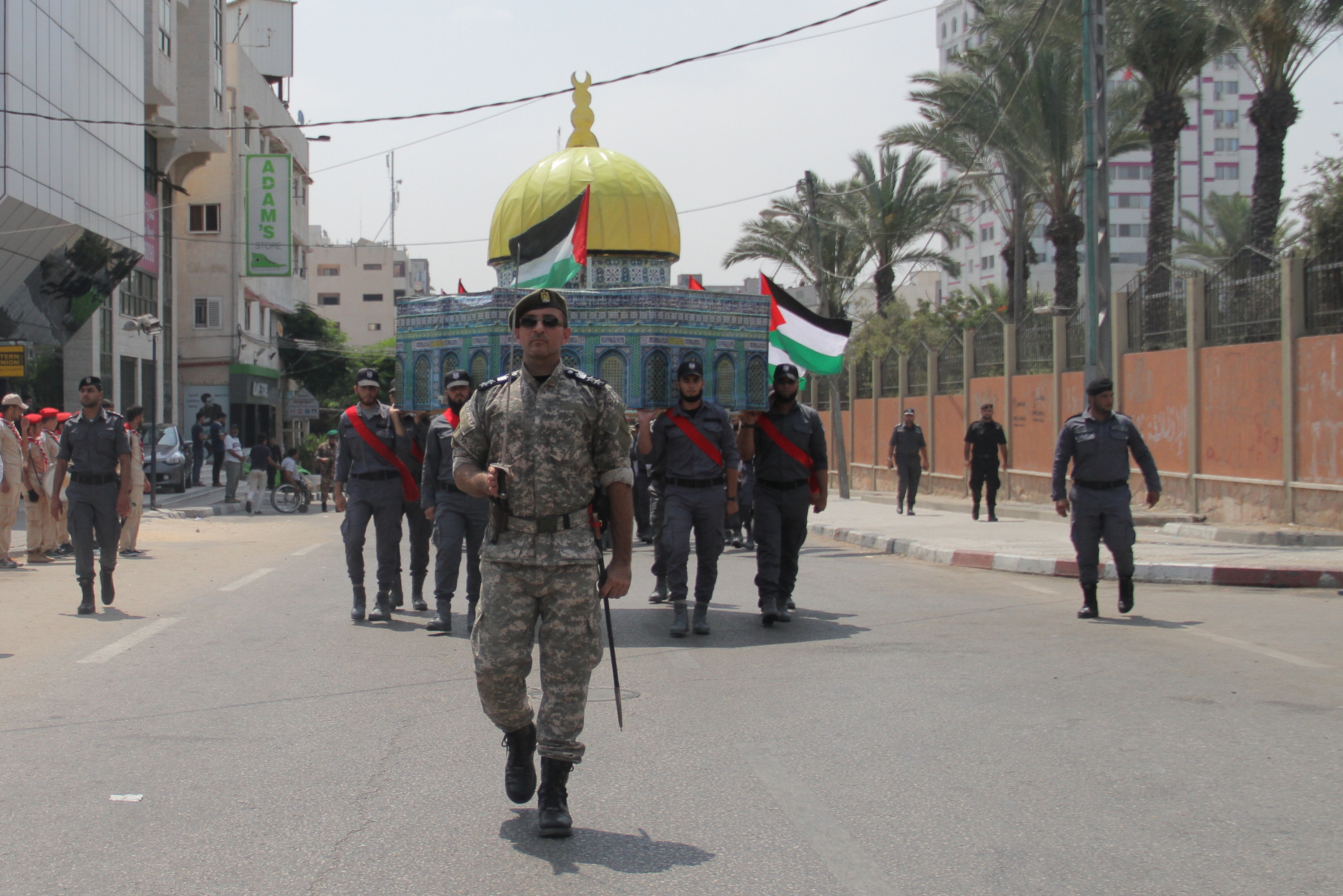 الداخلية تُنظم استعرضاً عسكرياً تضامناً مع المسجد الأقصى